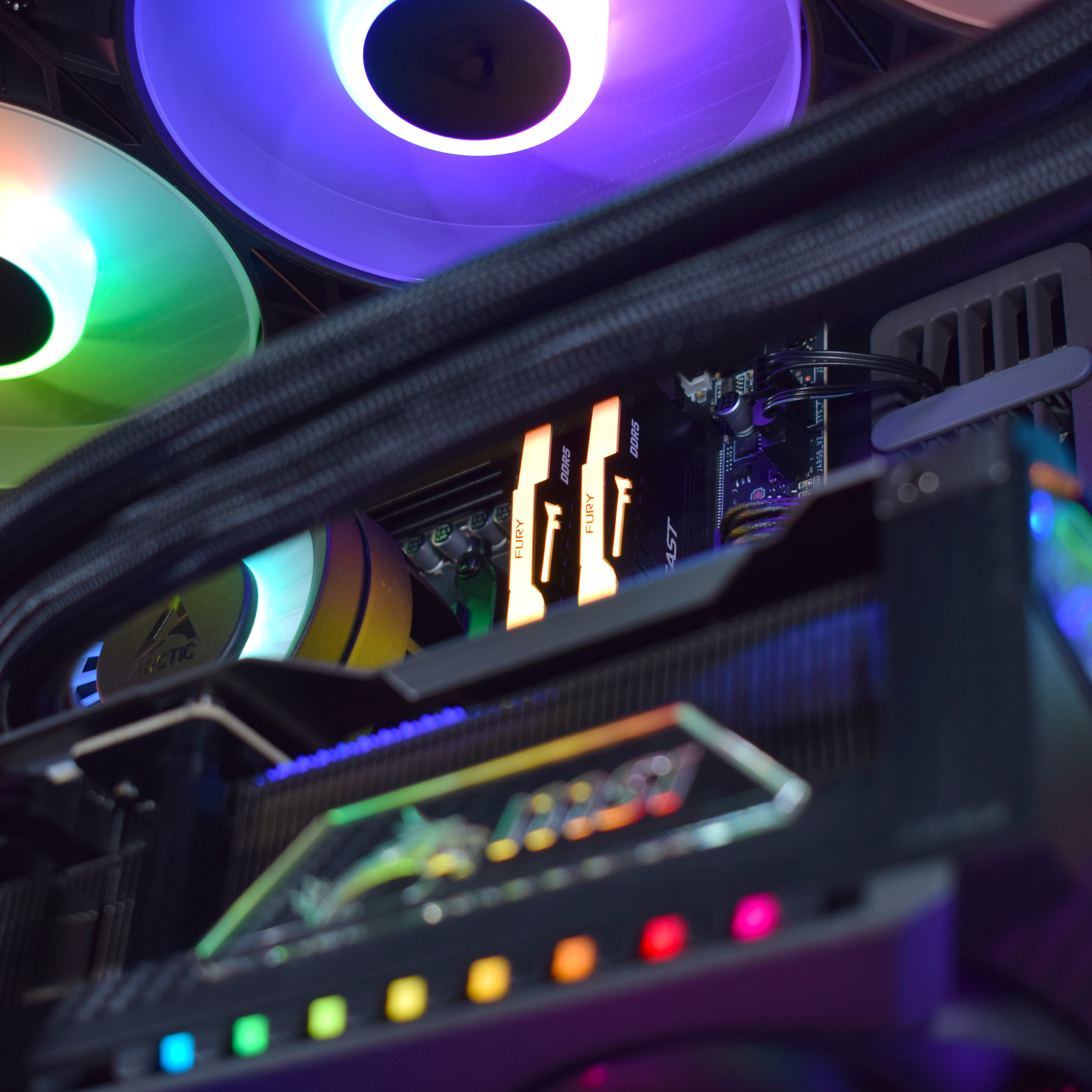 King Mod Systems - Computador King Mod Gamer-PC HAVN Ryzen 7 9850X3D 64GB DDR5 2TB RTX 5090 WiFi W11