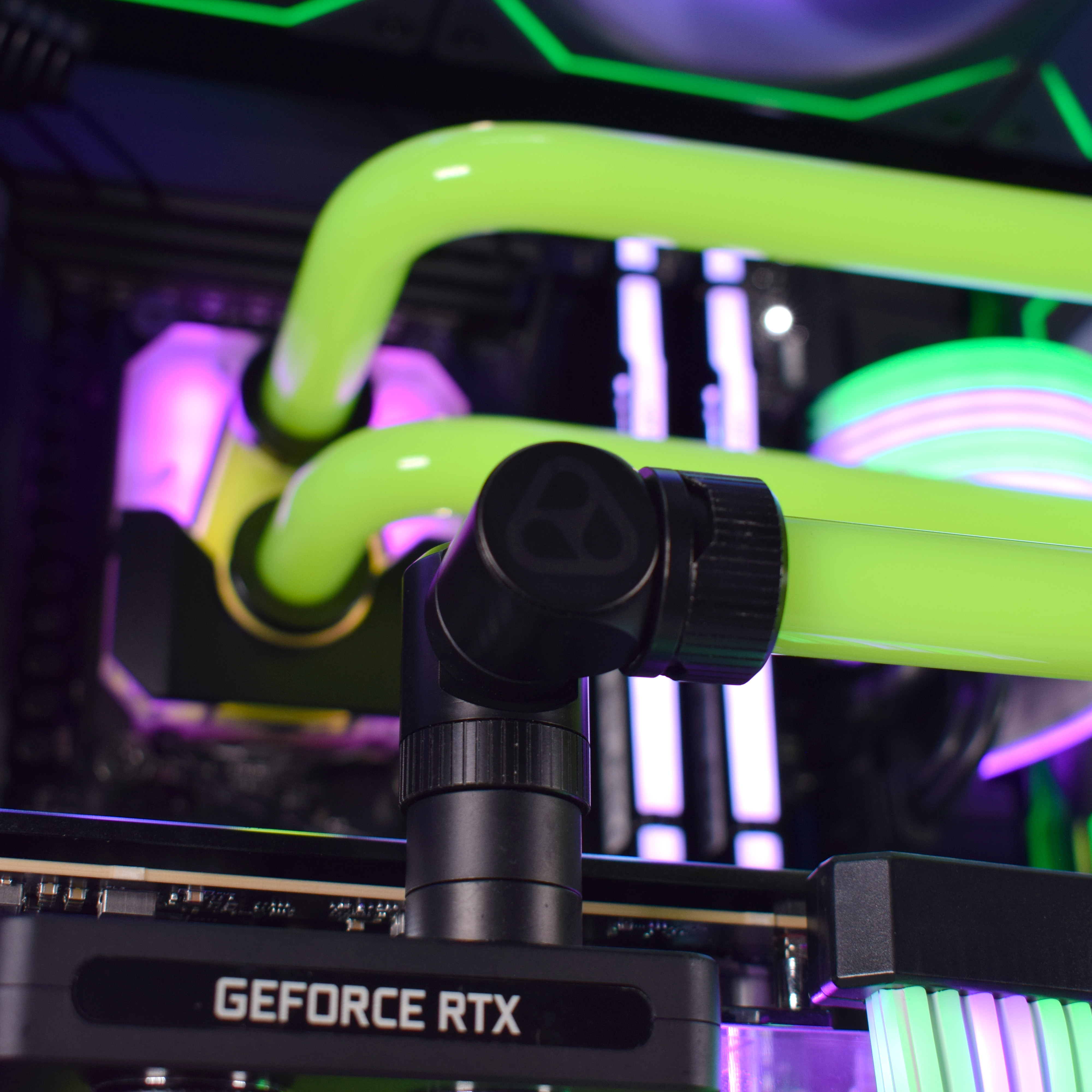 King Mod Systems - Computador King Mod Liquid-PC Ryzen 7 9850X3D 64GB DDR5 2TB RTX 5080 WiFi W11 V3