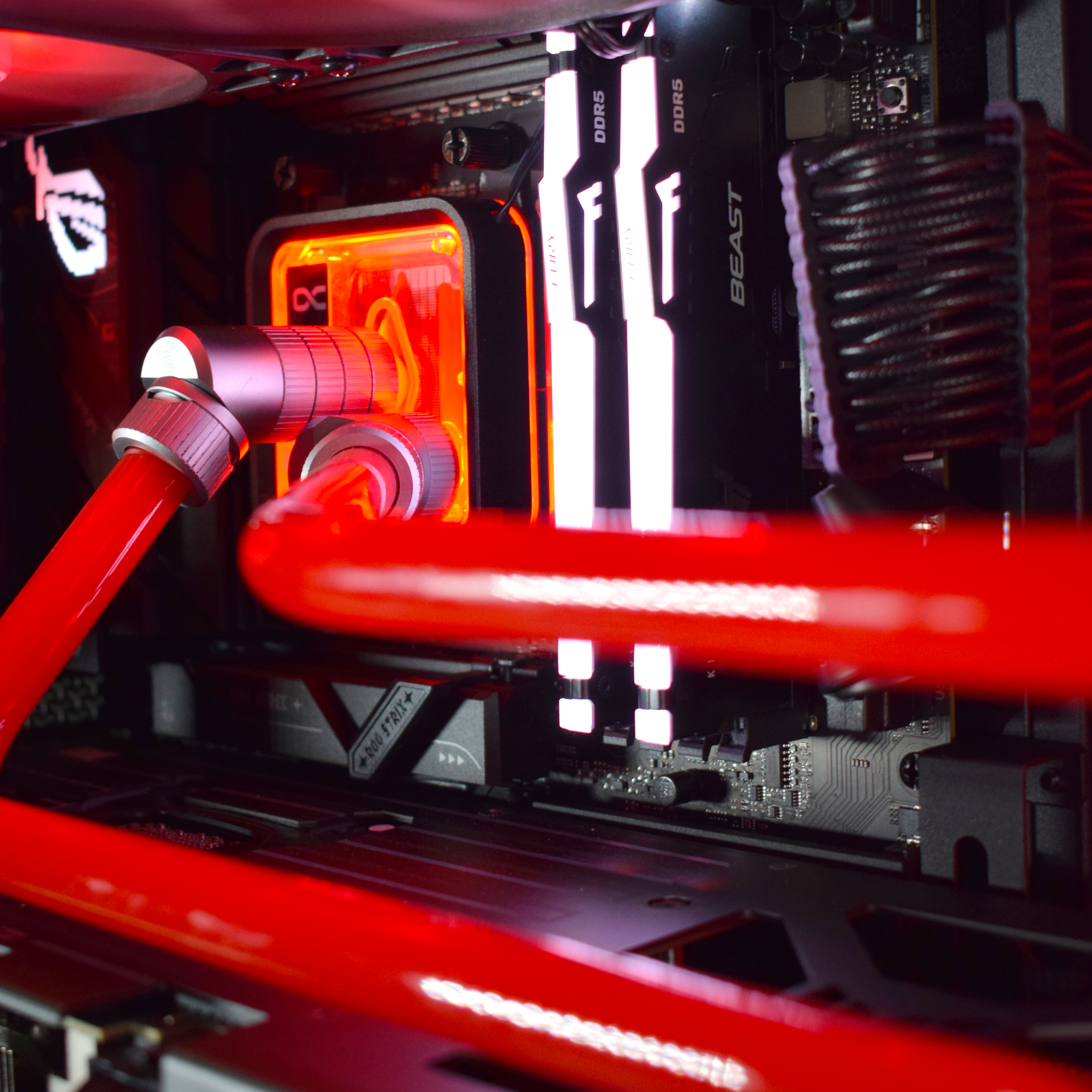 King Mod Systems - Computador King Mod Liquid-PC Ryzen 7 9800X3D 64GB DDR5 2TB RTX 5090 WiFi W11