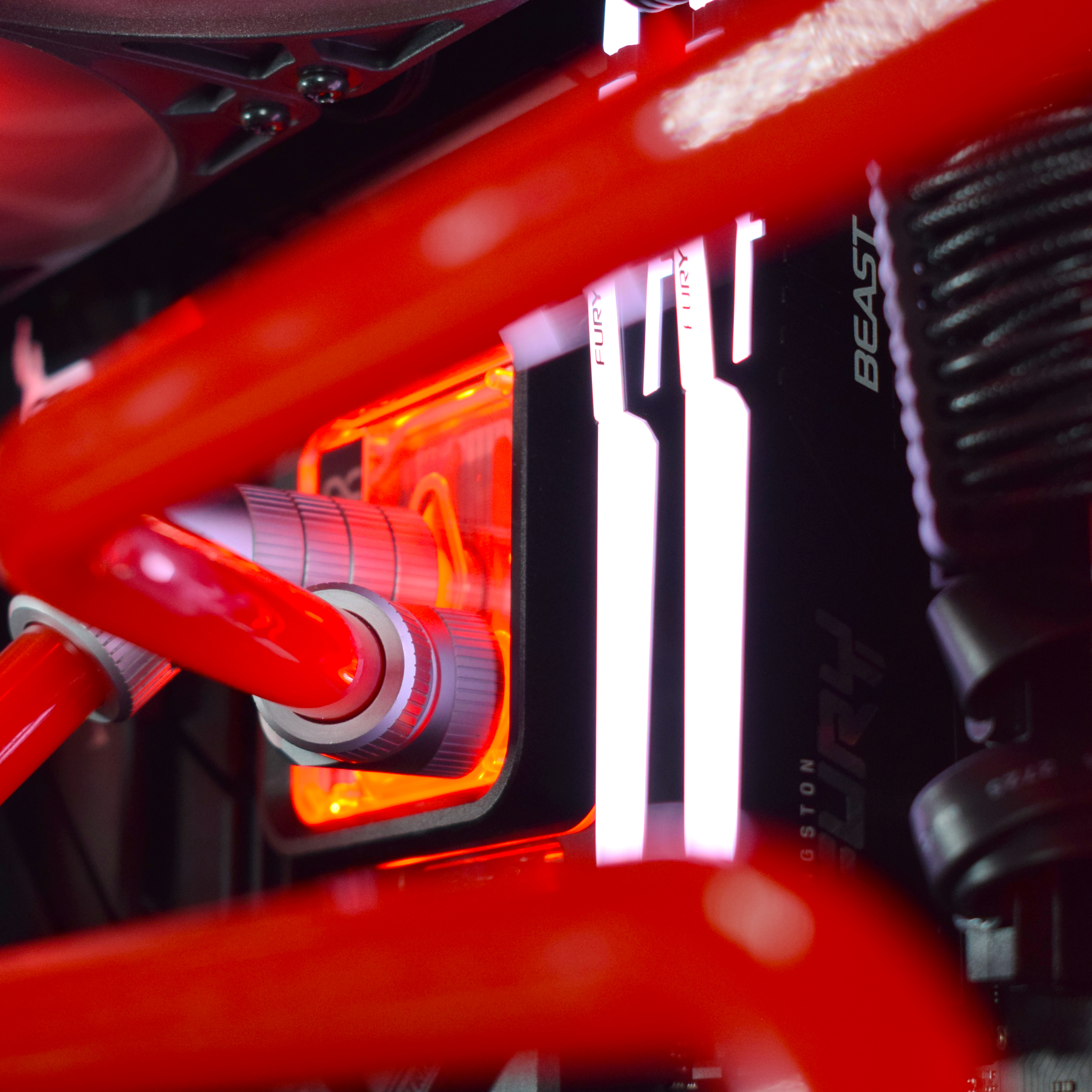 King Mod Systems - Computador King Mod Liquid-PC Ryzen 7 9800X3D 64GB DDR5 2TB RTX 5090 WiFi W11