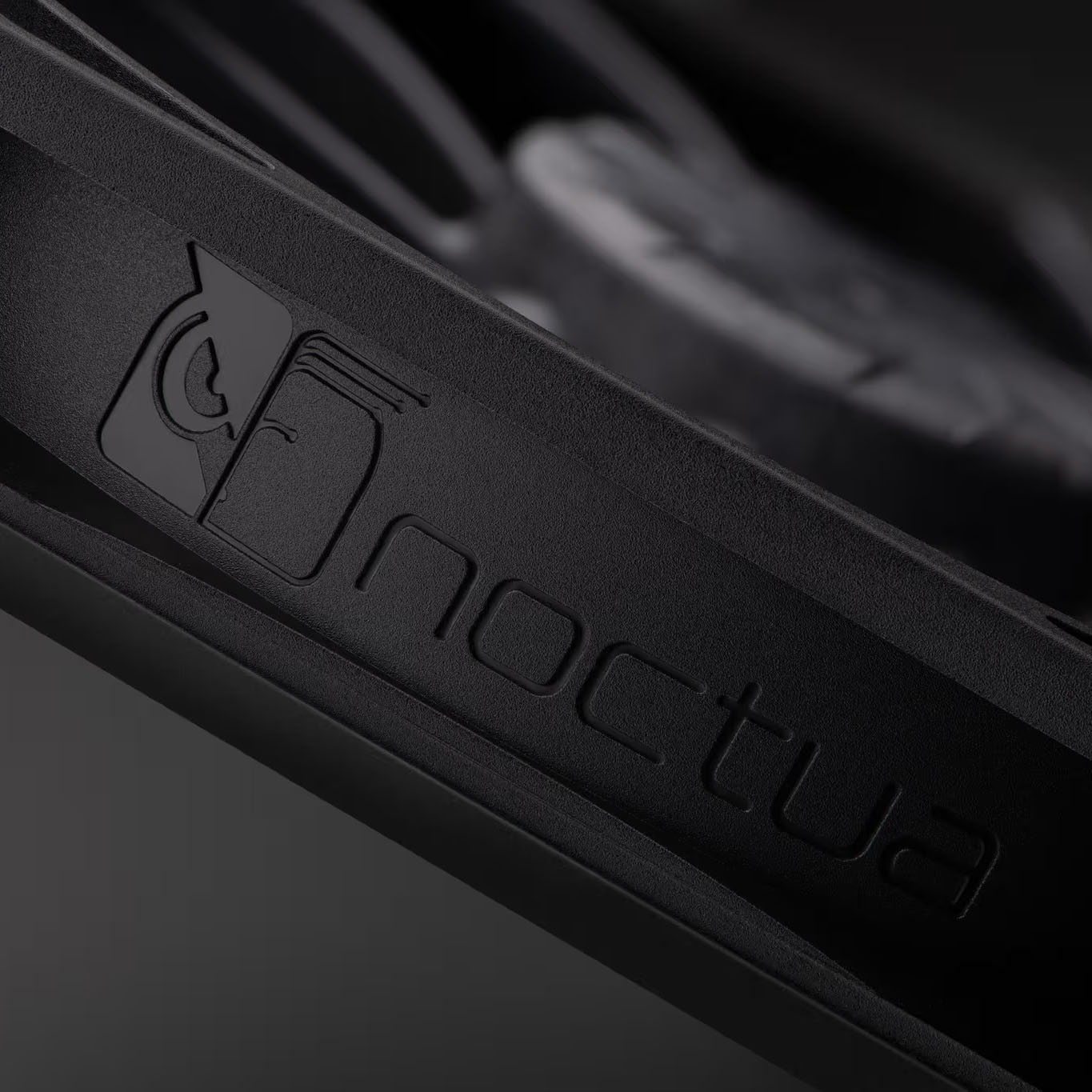 Noctua - Ventoinha Noctua NF-A14 G2 PWM Chromax LCP 140mm