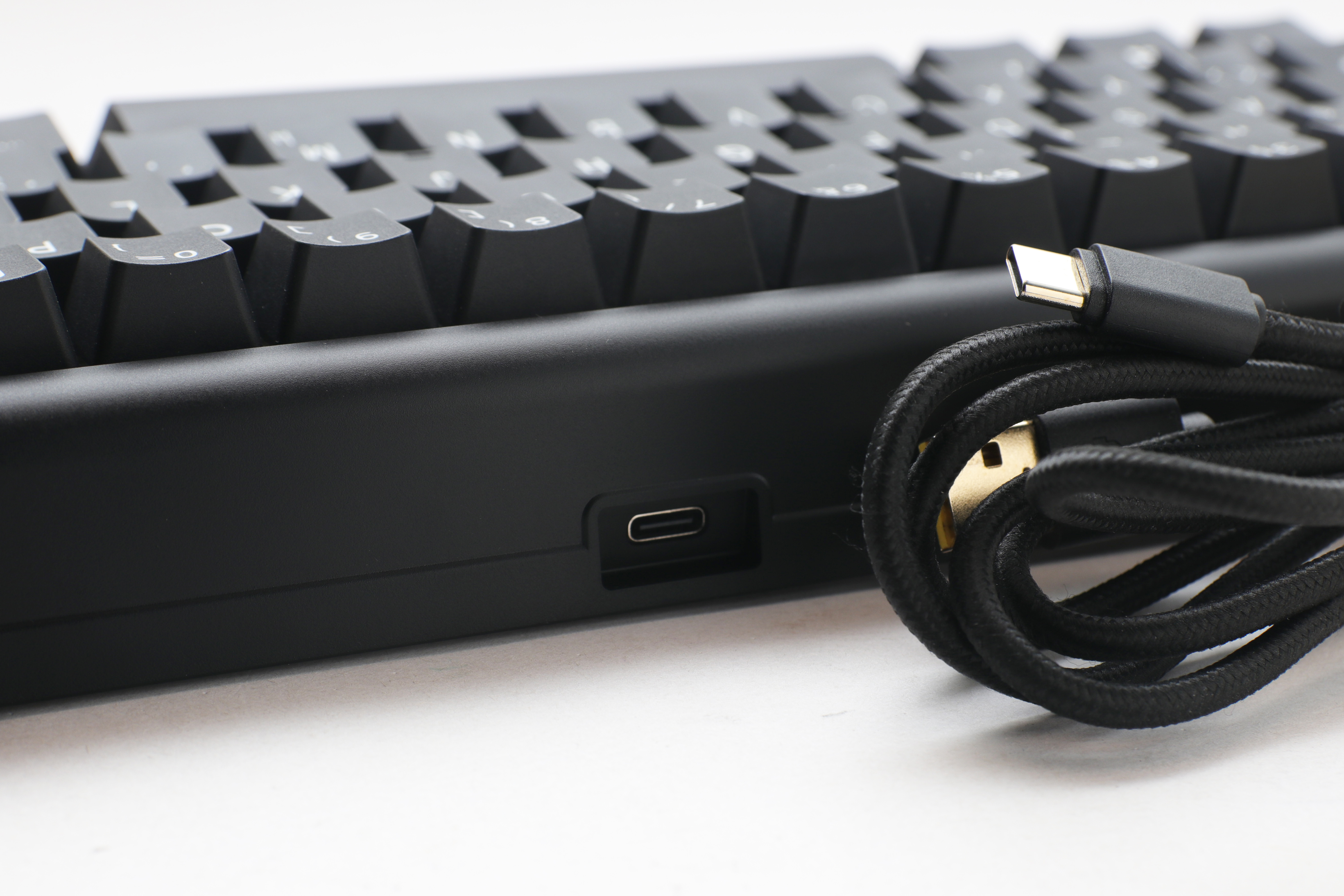 Ducky - Teclado Mecânico Ducky Tinker65 65% RGB Black MX-Red (PT)