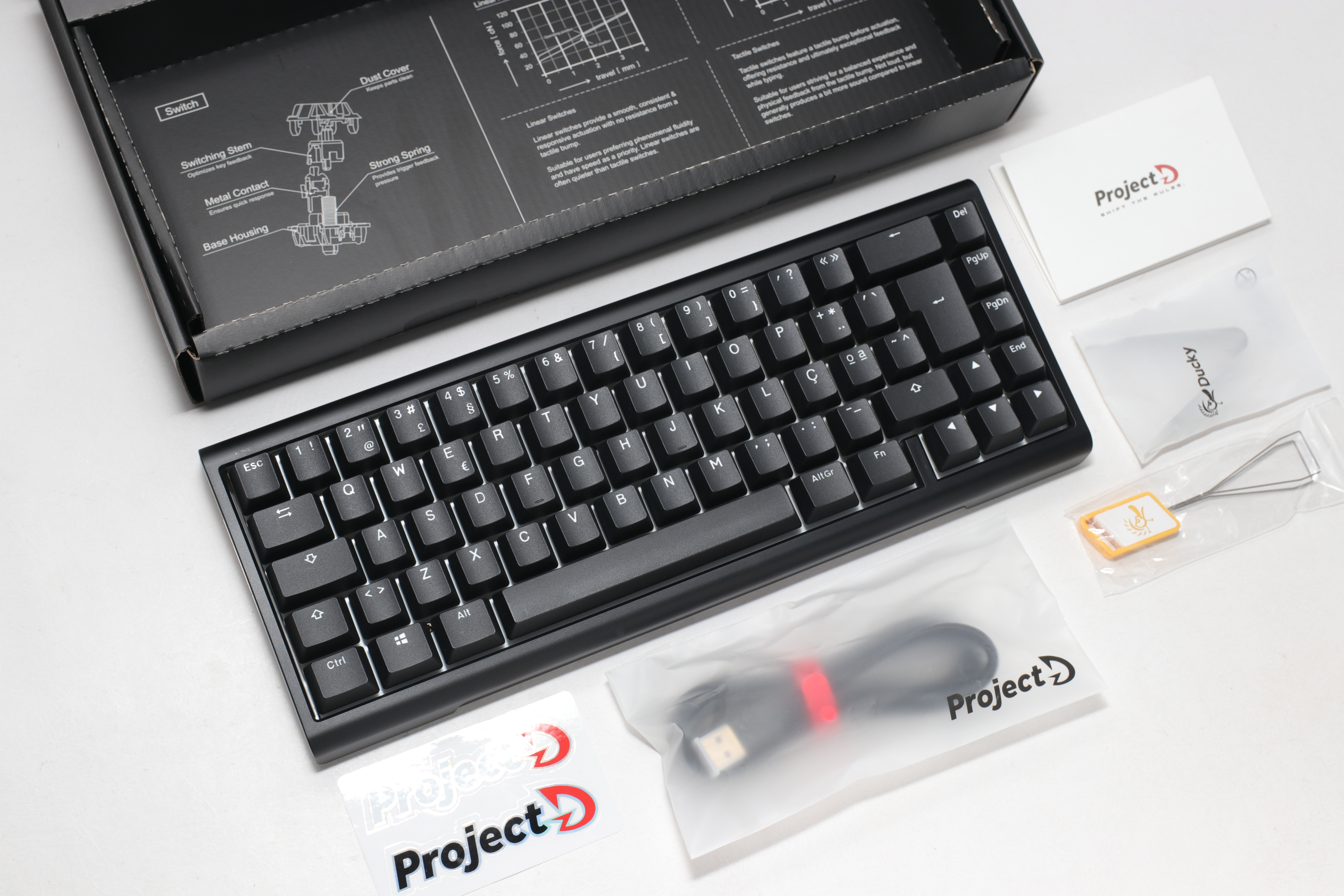 Ducky - Teclado Mecânico Ducky Tinker65 65% RGB Black MX-Red (PT)