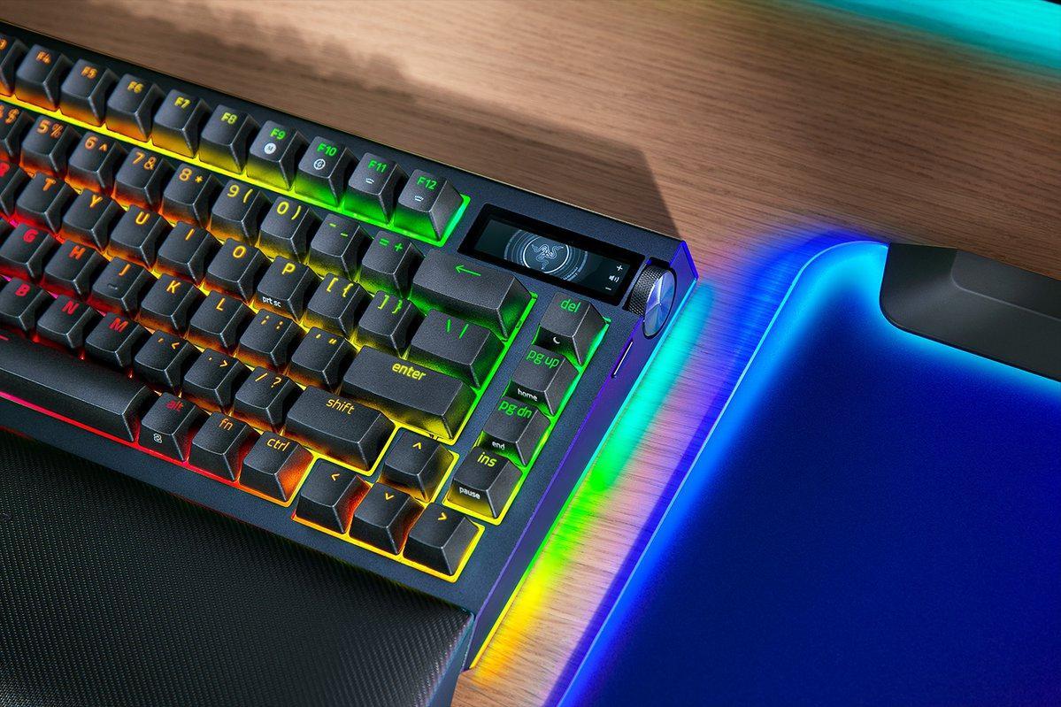 Razer - Teclado Razer BlackWidow V4 Pro 75% RGB Tactile Switch Wireless/Bluetooth (US)