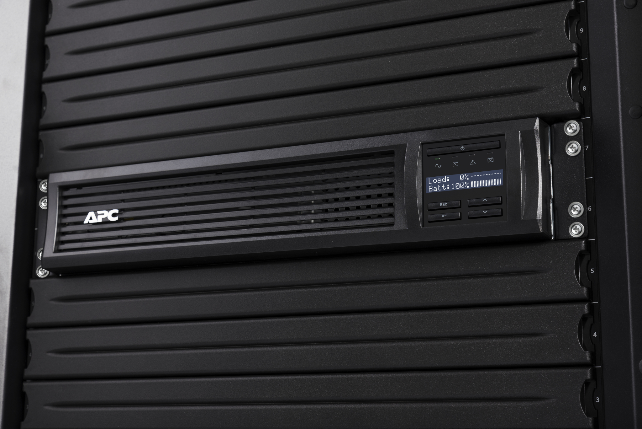 APC - UPS APC Smart-UPS 1500VA LCD RM 2U 230V com SmartConnect
