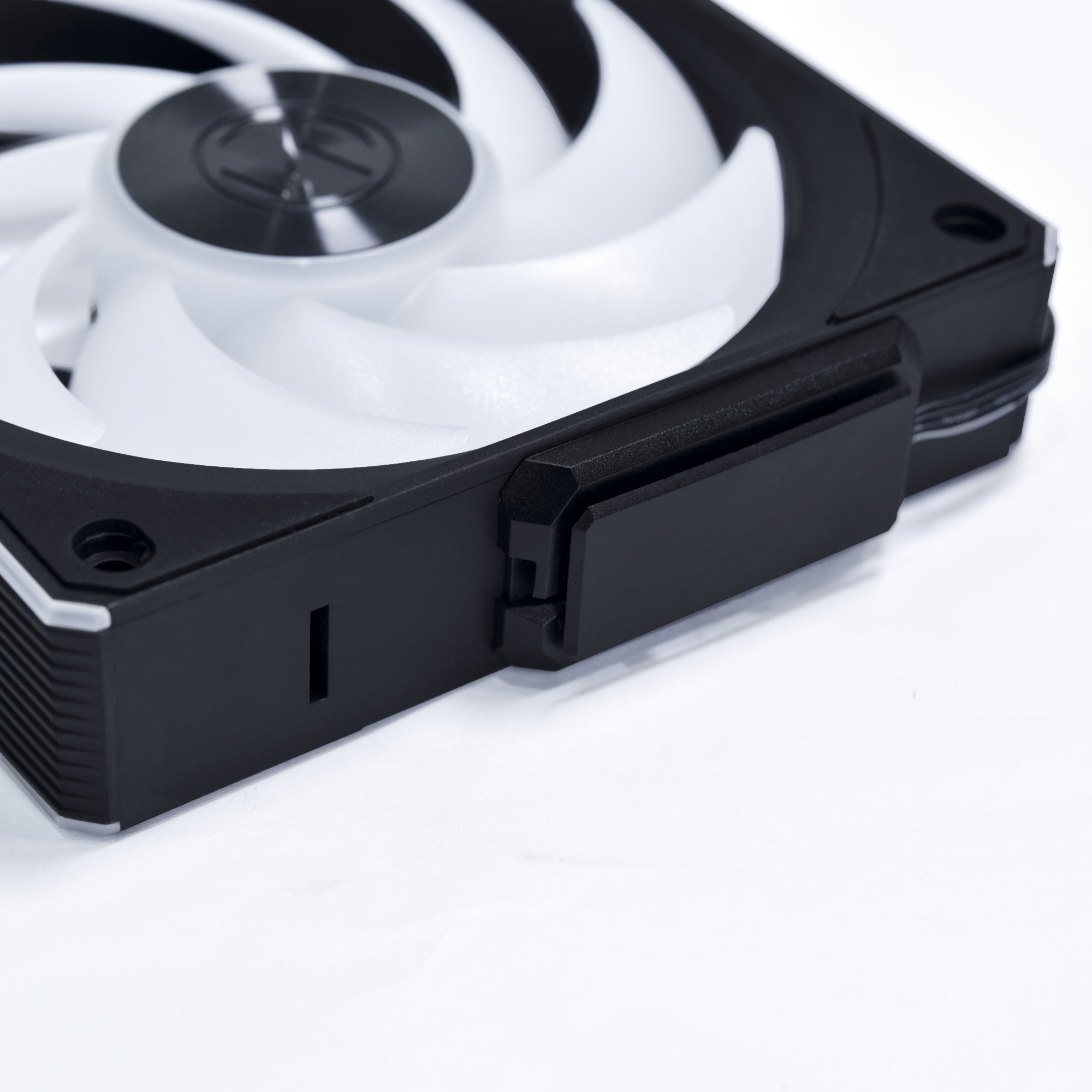 Lian Li - Ventoinha Lian Li UNI FAN CL120 Wireless RGB PWM Preto 120mm