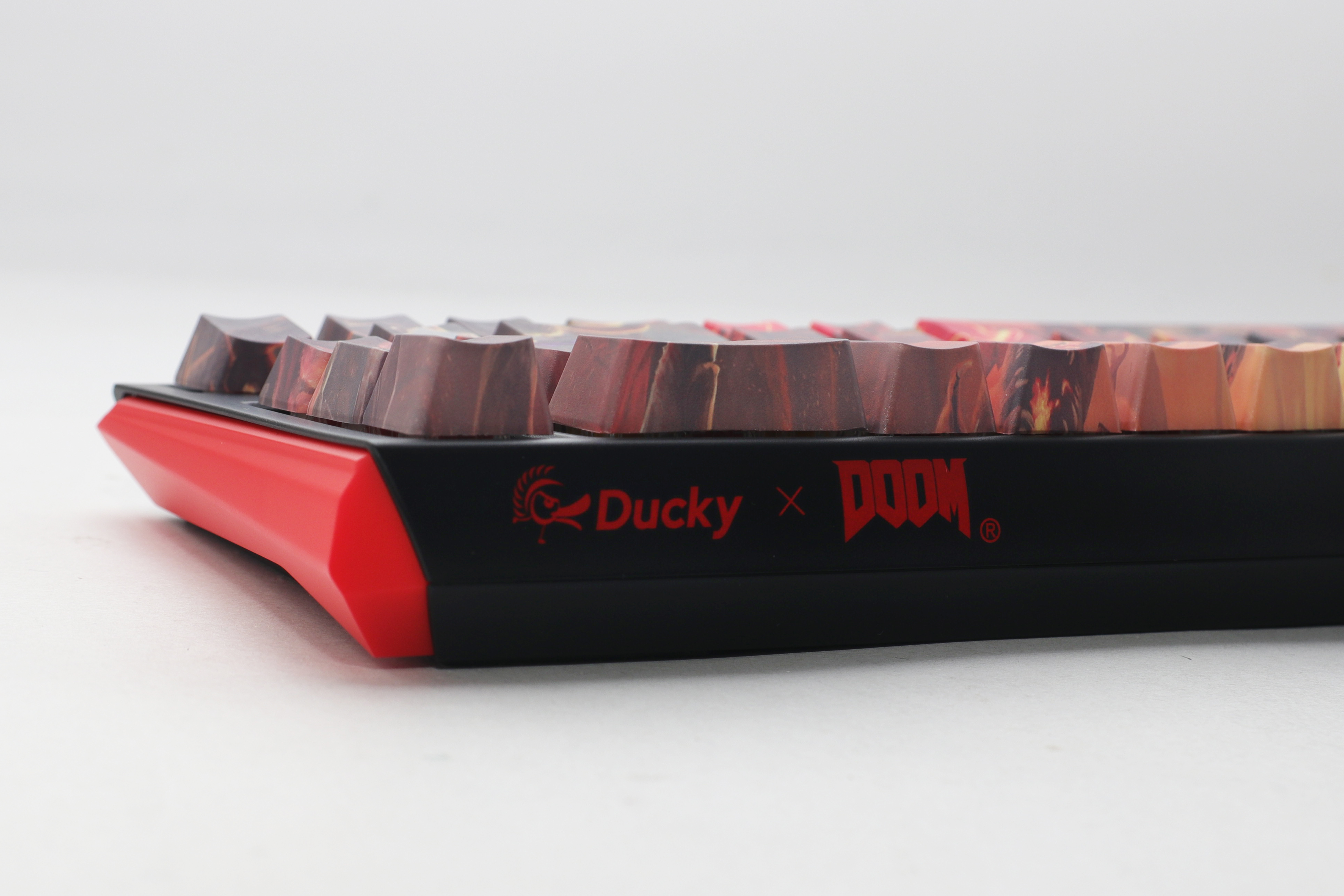 Ducky - Teclado Mecânico Ducky ONE 3 SF RGB x Doom Limited Edition MX-Speed Silver (PT)