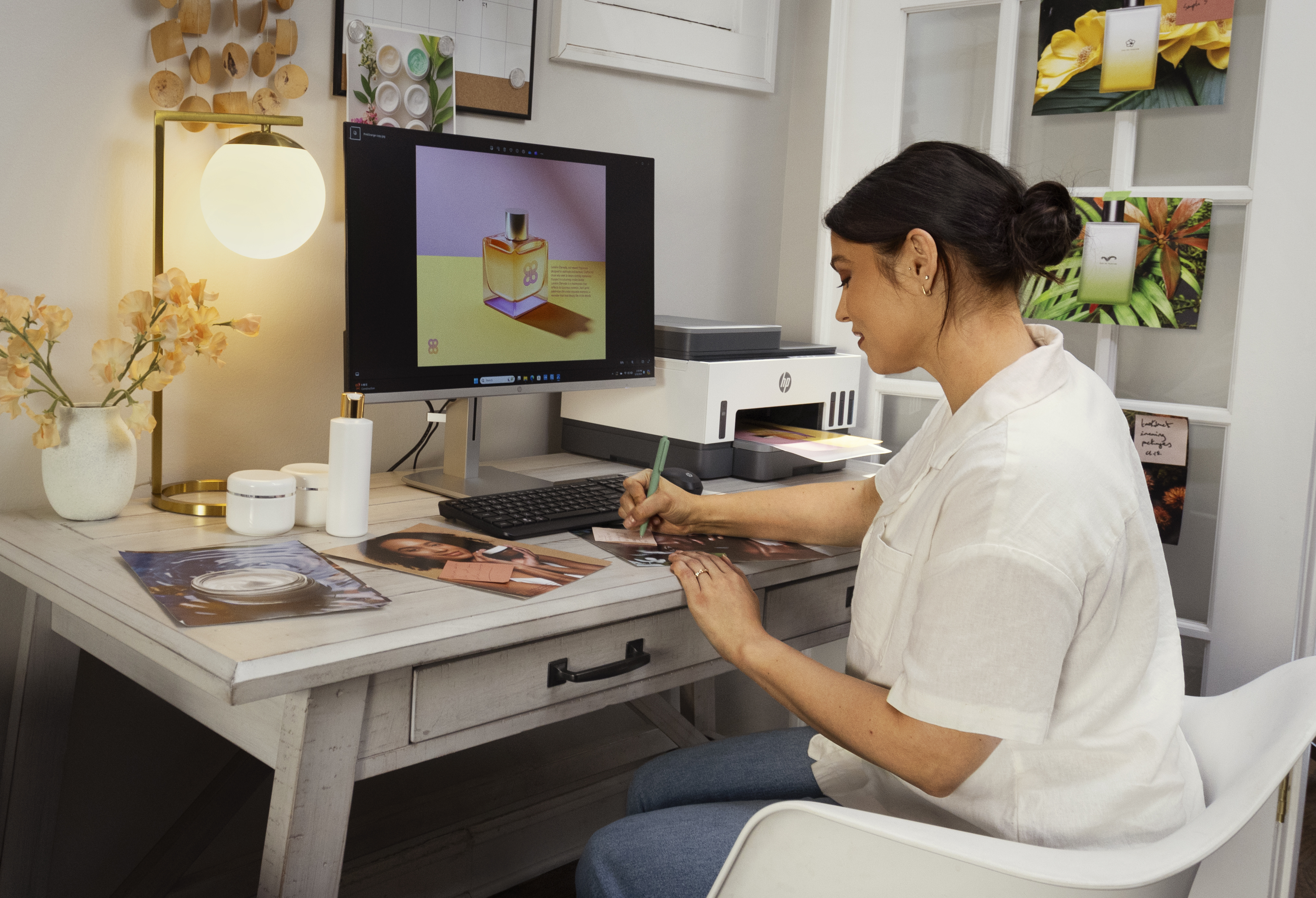 HP - Impressora Multifunções a Jato de Tinta HP Smart Tank 7305 All-in-One WiFi