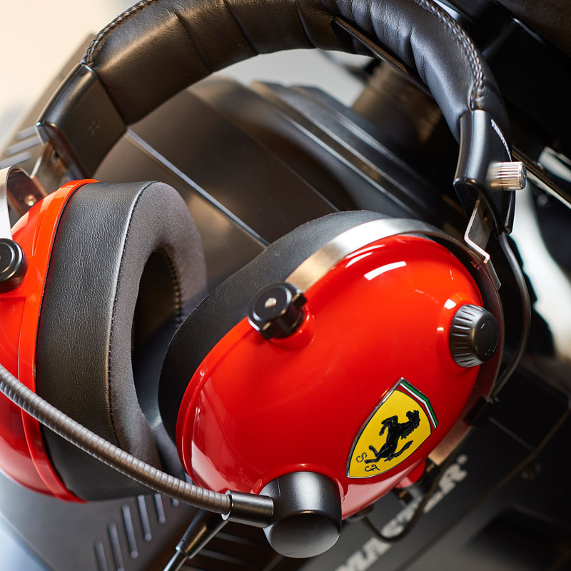 Thrustmaster - Headset Thrustmaster T.Racing Scuderia Ferrari DTS Edition PS4 / PC / XONE