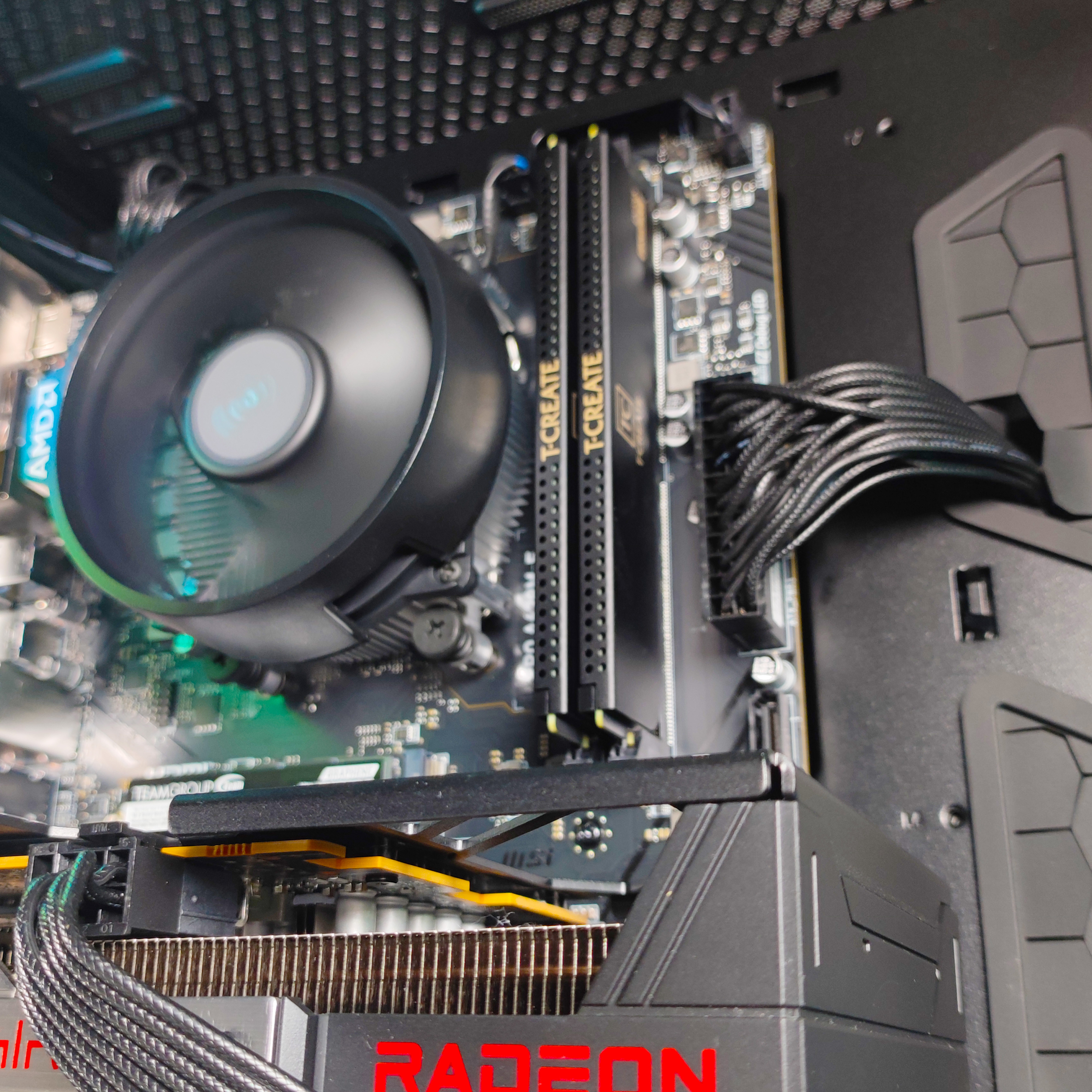 AURA PC - Computador AURA Gamer-PC Ryzen 5 7500F 32GB DDR5 1TB RX 9060 XT 16GB WiFi W11