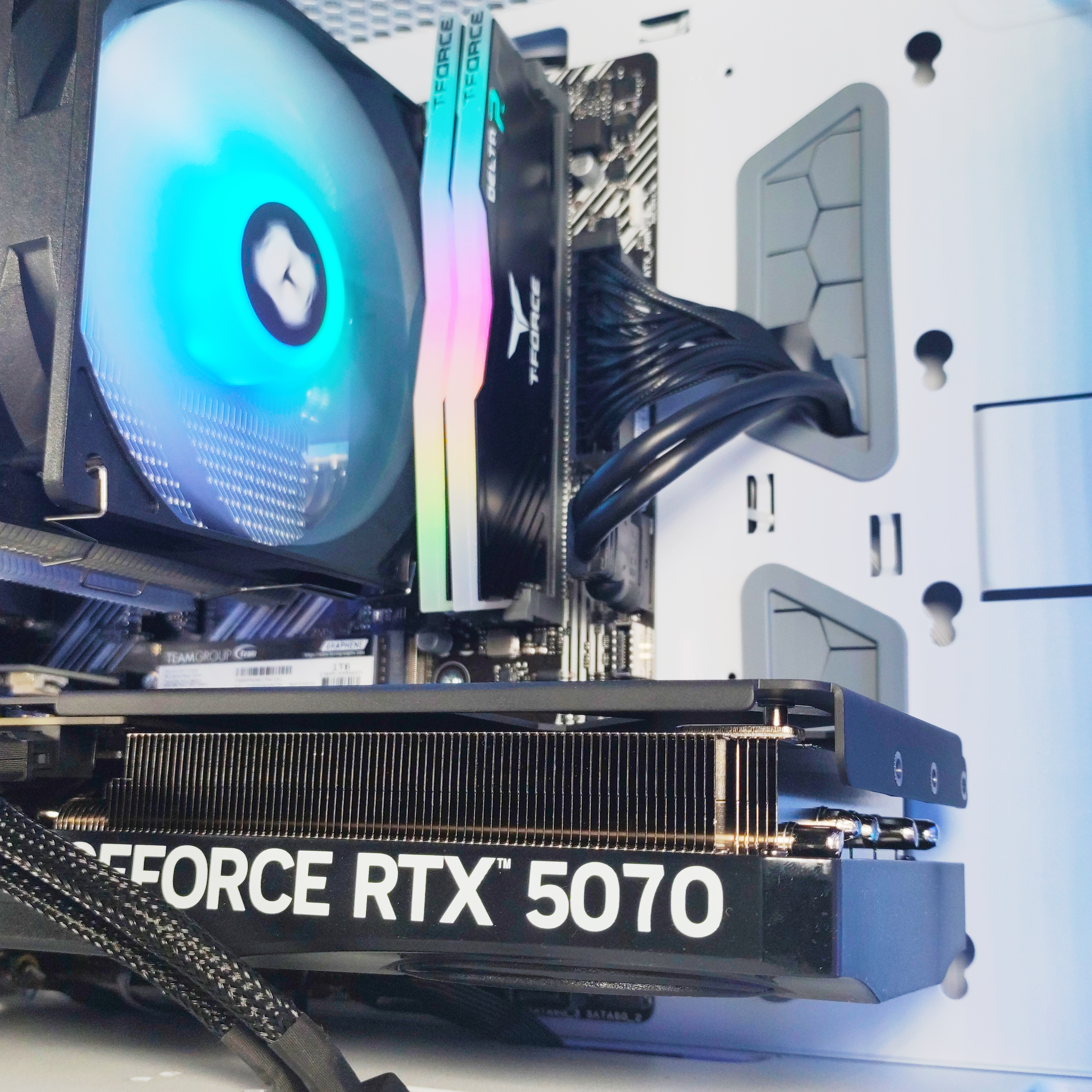AURA PC - Computador AURA Gamer-PC Ryzen 7 5700X3D 32GB DDR4 1TB RTX 5070 WiFi W11