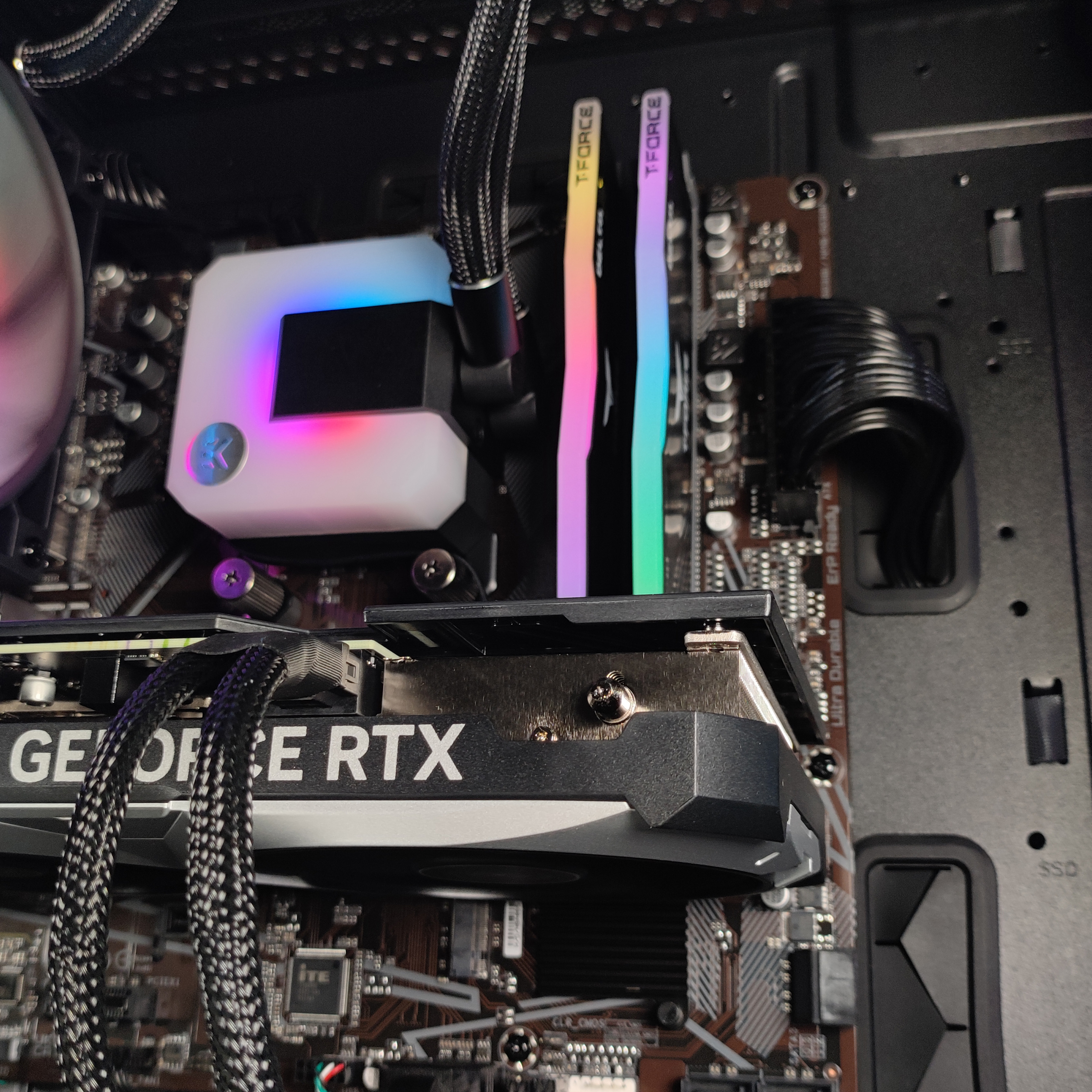 AURA PC - Computador AURA Limited-PC Ryzen 7 5700X 32GB DDR4 1TB RTX 4070 SUPER W11