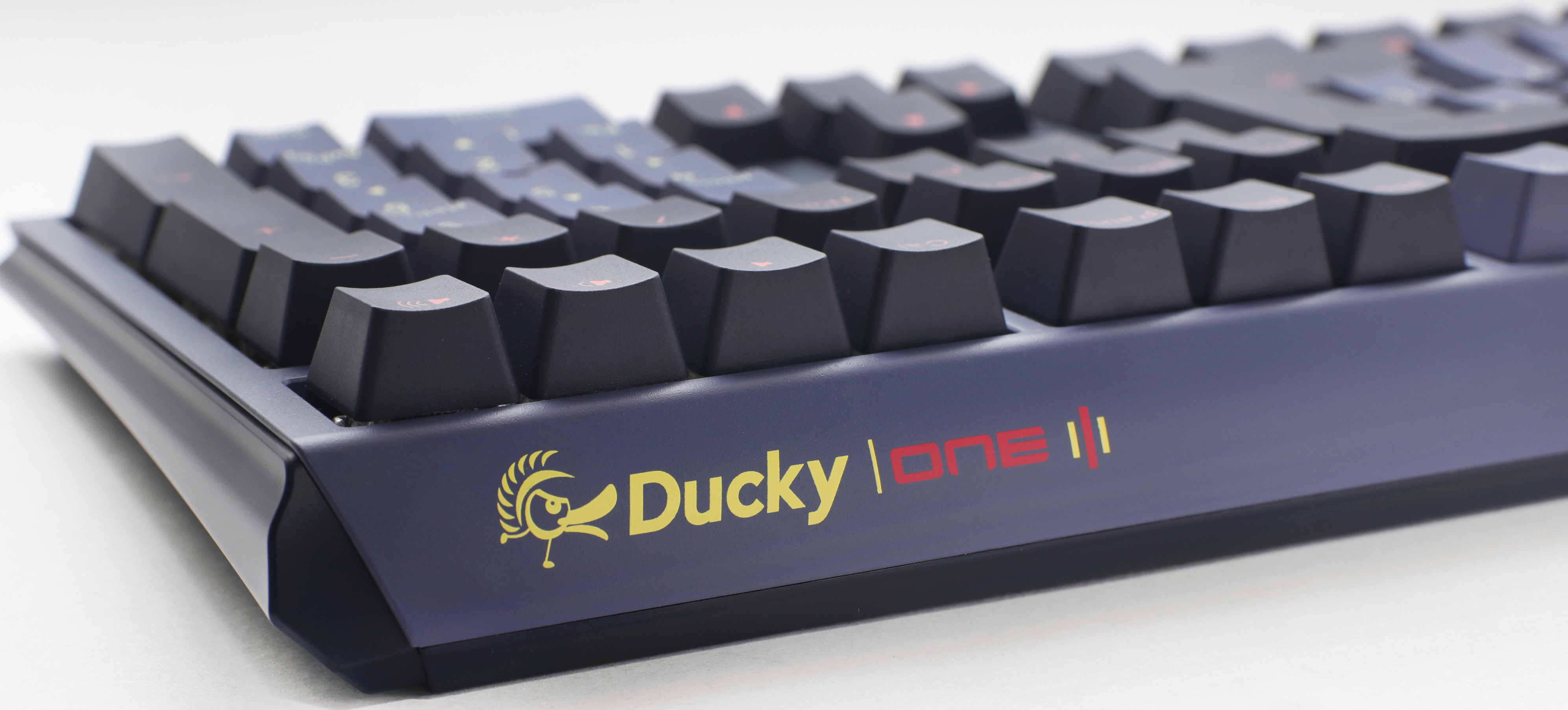 Ducky - Teclado Mecânico Ducky ONE 3 Cosmic 100% MX-Blue (PT)
