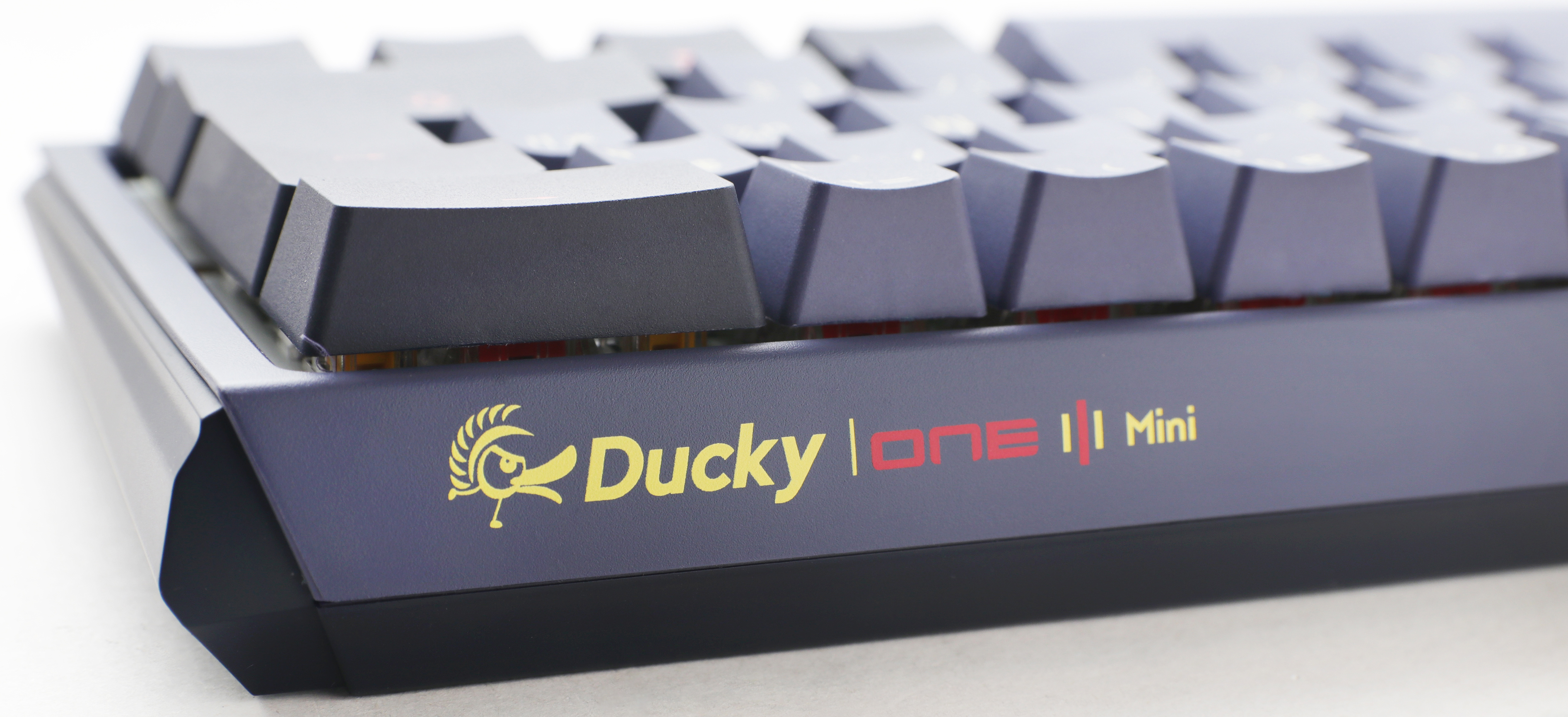 Ducky - Teclado Mecânico Ducky ONE 3 Cosmic Mini 60% RGB MX-Silent Red (PT)