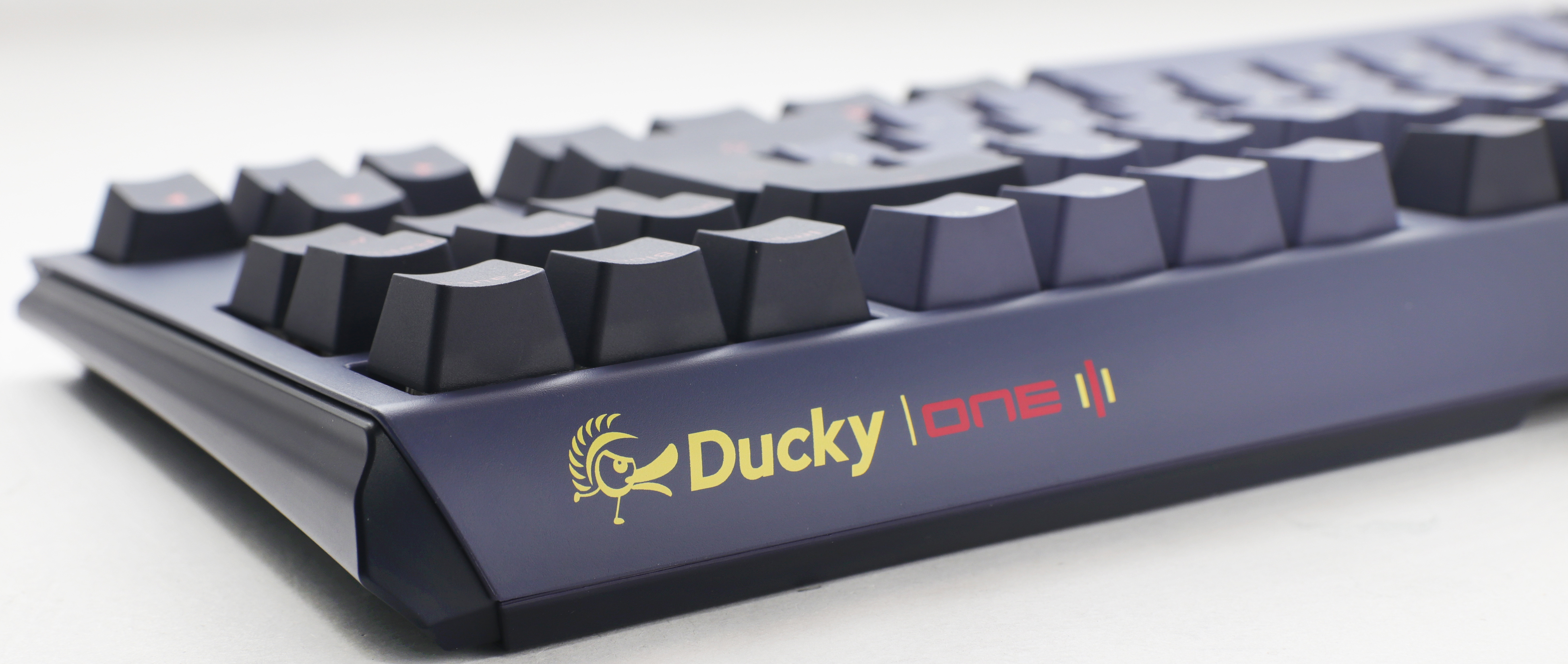Ducky - Teclado Mecânico Ducky ONE 3 Cosmic TKL RGB MX-Brown (PT)