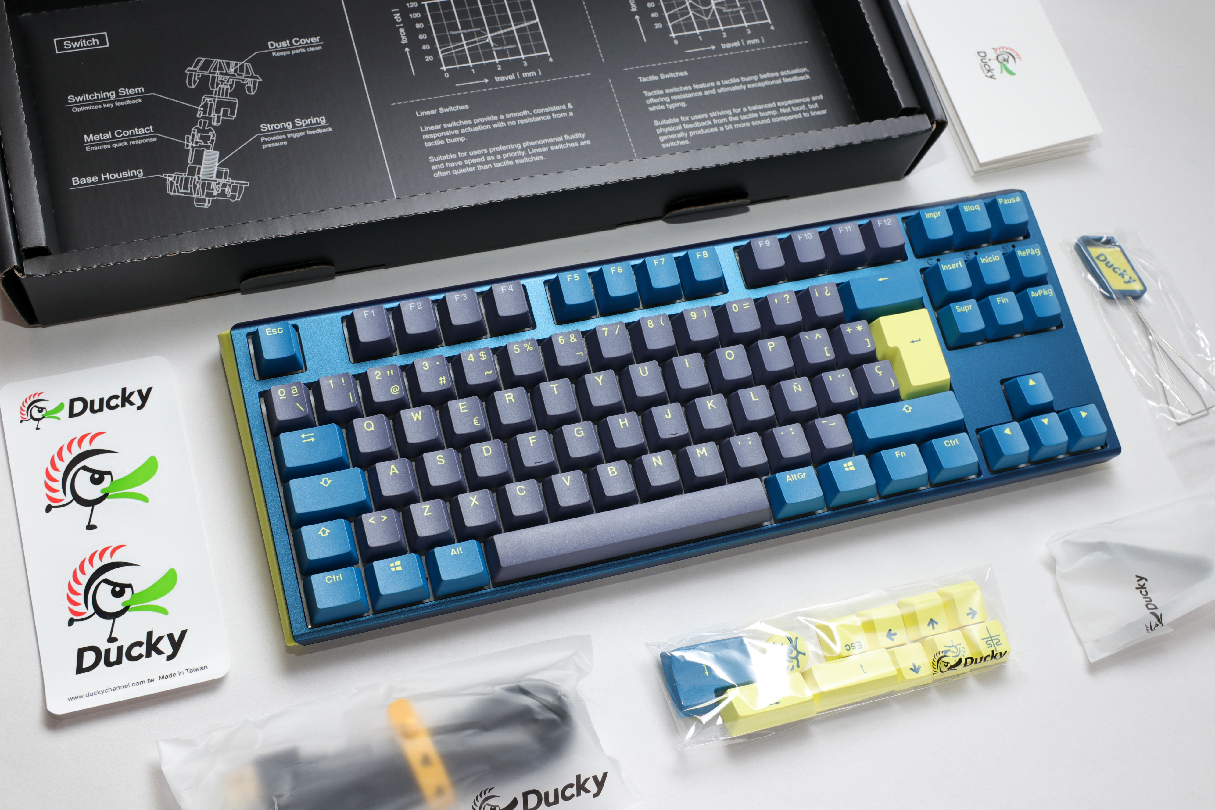 Ducky - Teclado Mecânico Ducky One 3 Daybreak TKL RGB MX-Clear (ES)