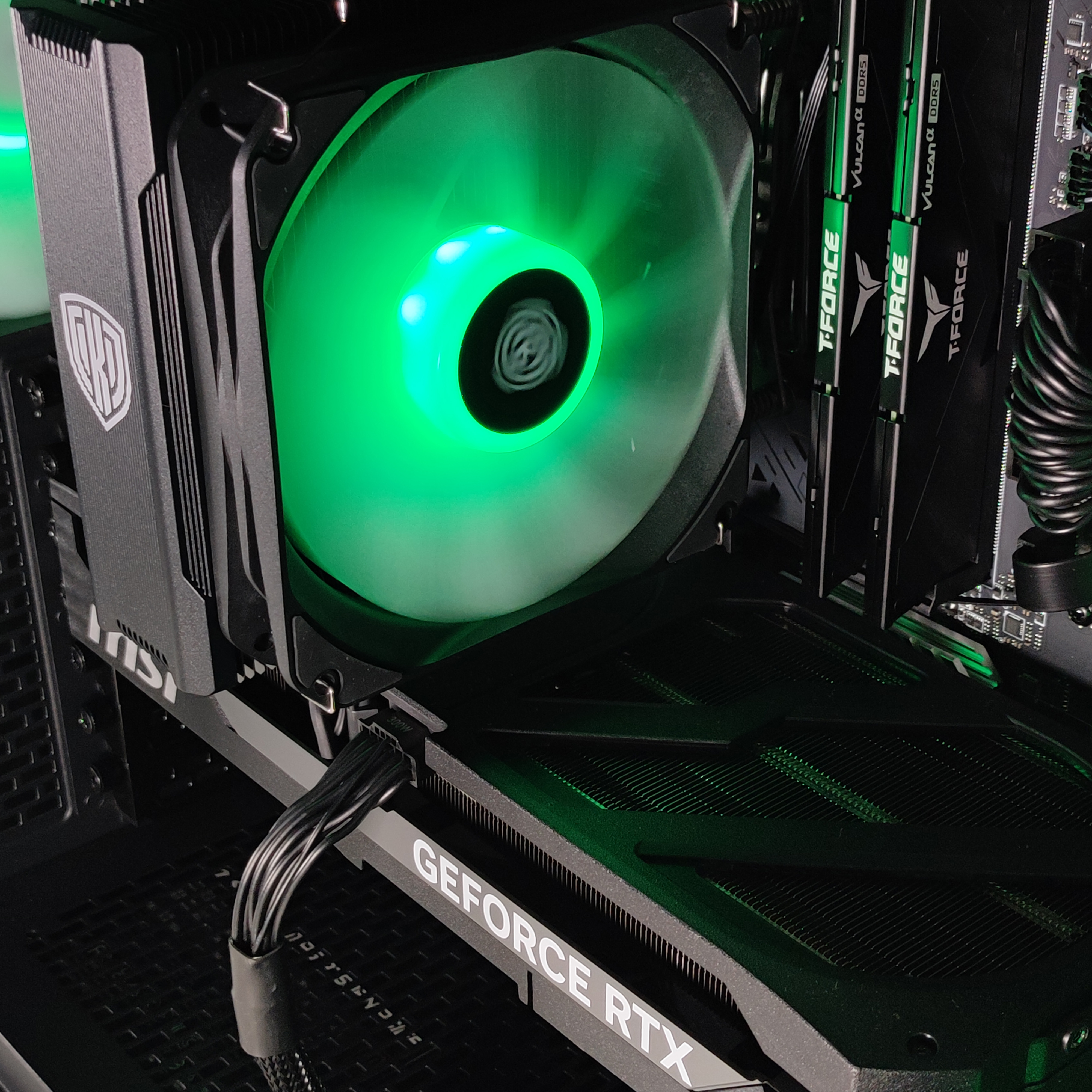 King Mod Systems - Computador King Mod Gamer-PC Mach 5G Ryzen 5 7600X3D 32GB DDR5 2TB RTX 5070 Ti WiFi W11