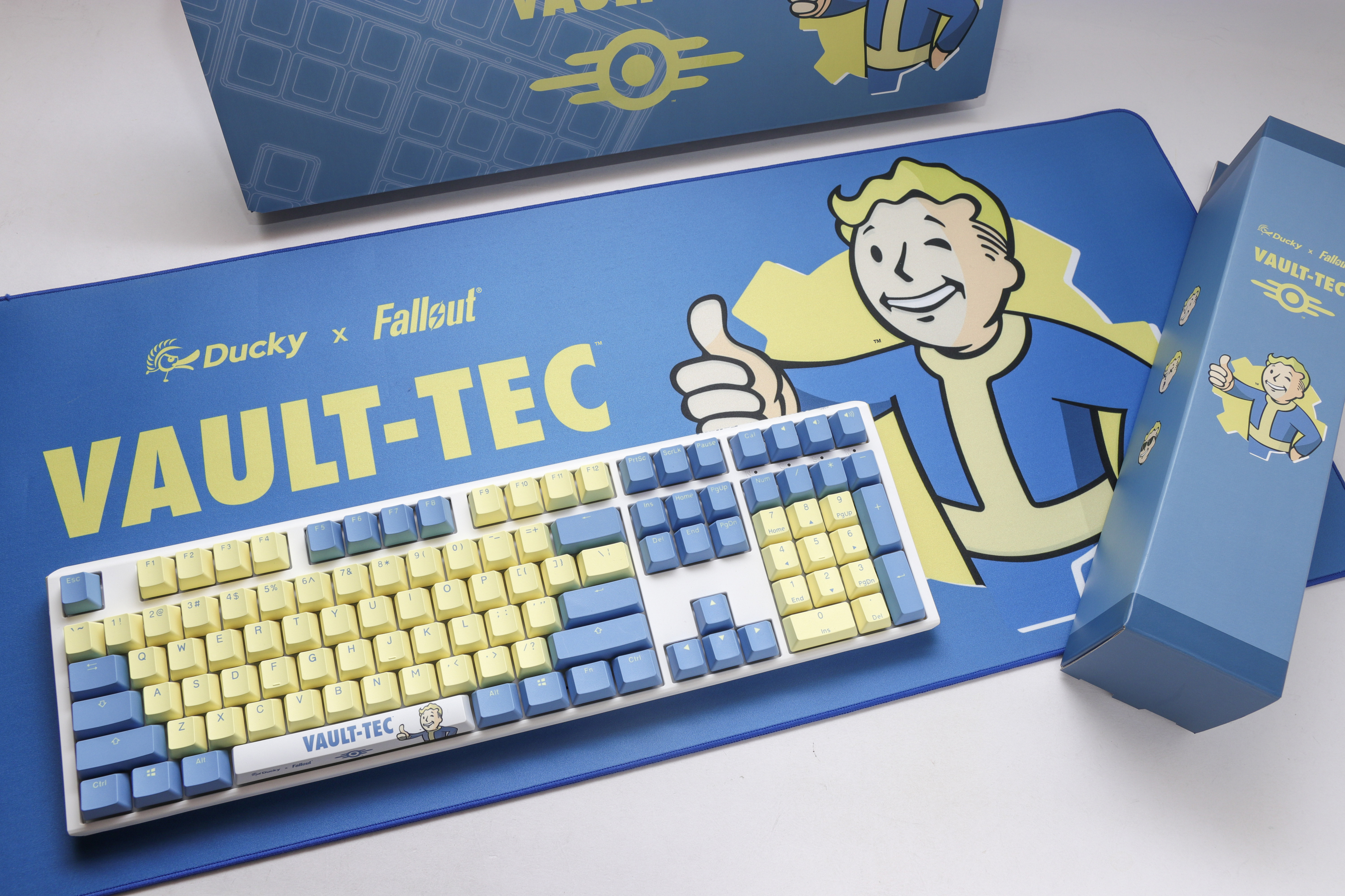 Ducky - Teclado Ducky One 3 x Fallout Vault-Tec Limited Edition MX-Speed Silver + Tapete (US)