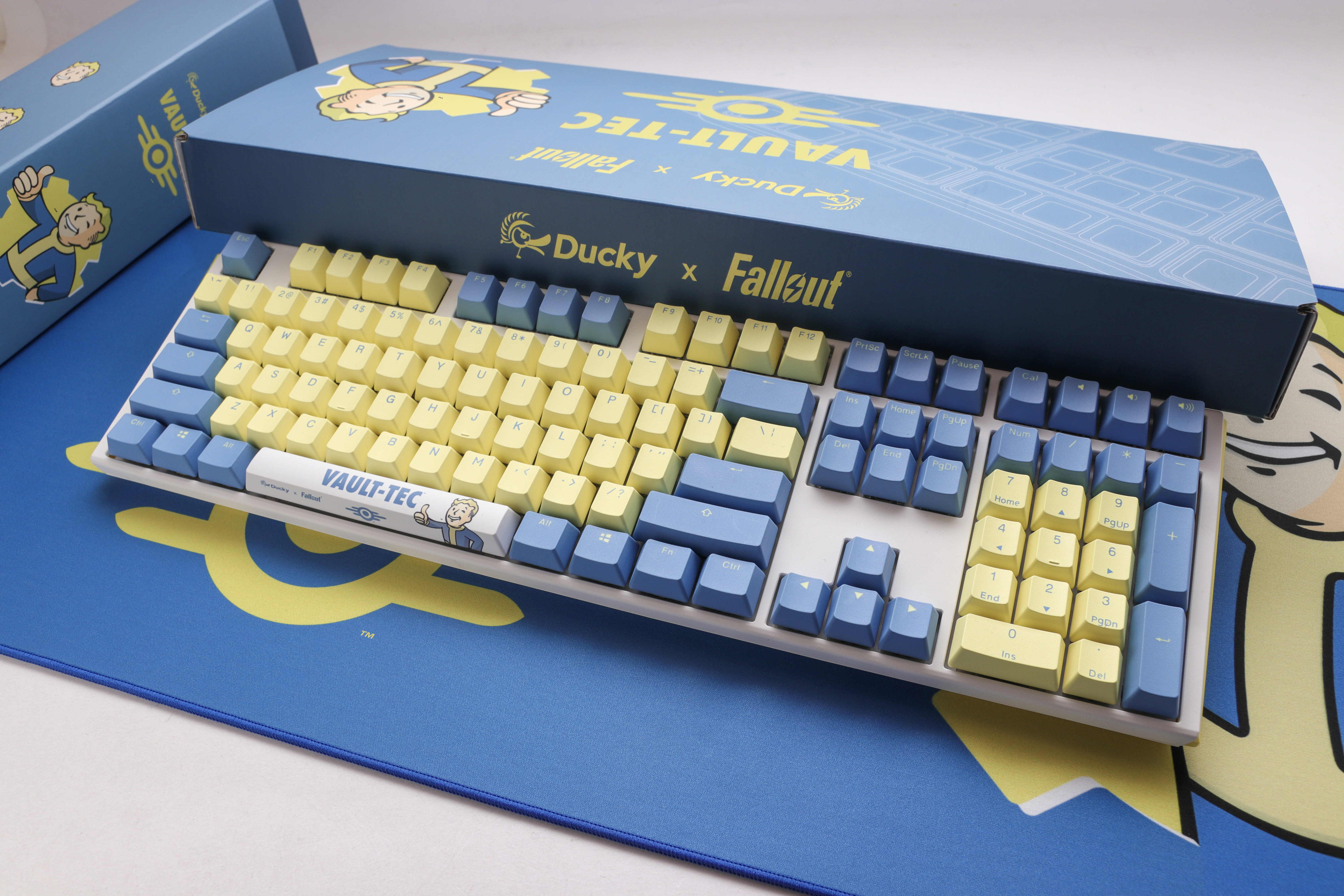 Ducky - Teclado Ducky One 3 x Fallout Vault-Tec Limited Edition MX-Speed Silver + Tapete (US)