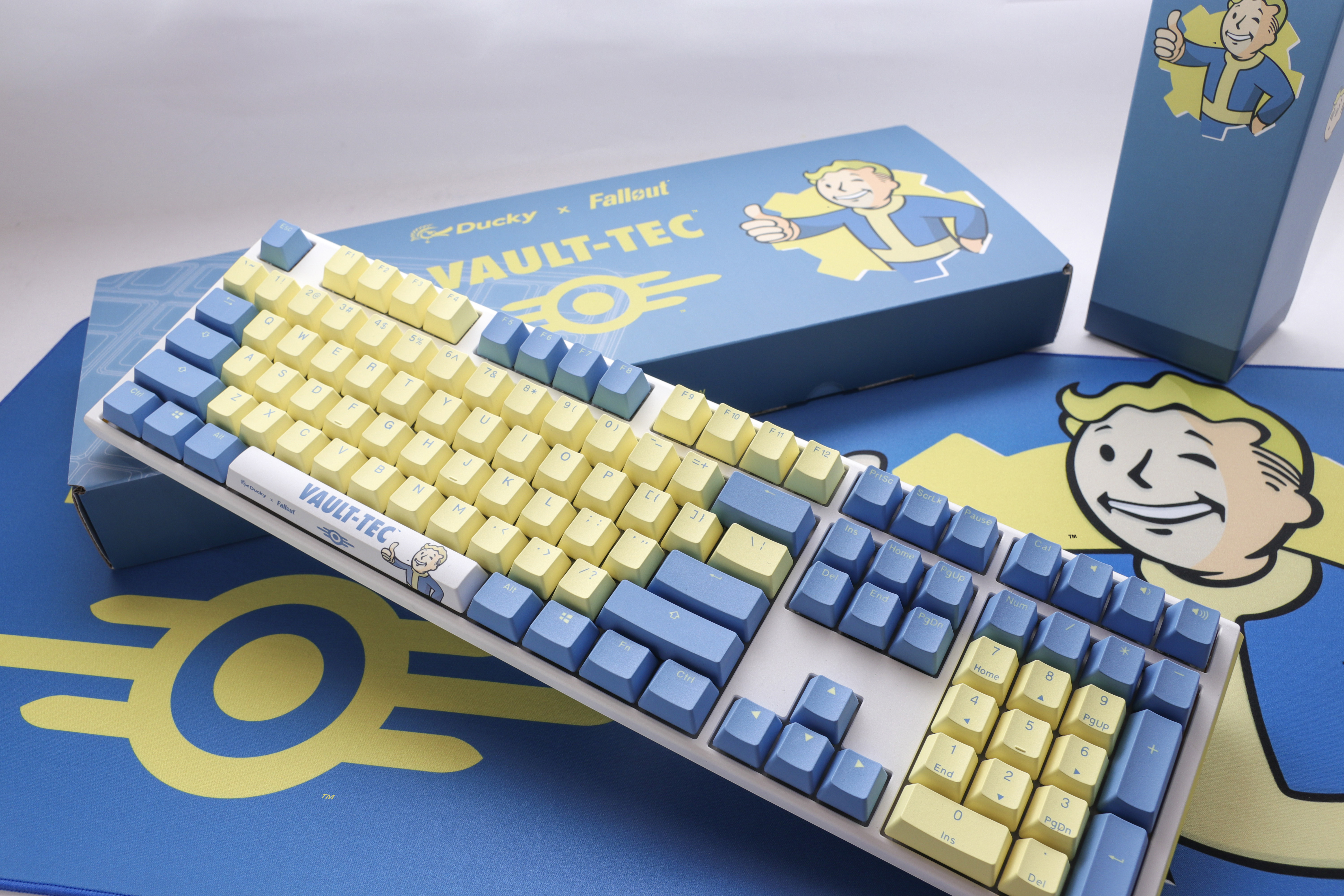 Ducky - Teclado Ducky One 3 x Fallout Vault-Tec Limited Edition MX-Speed Silver + Tapete (US)