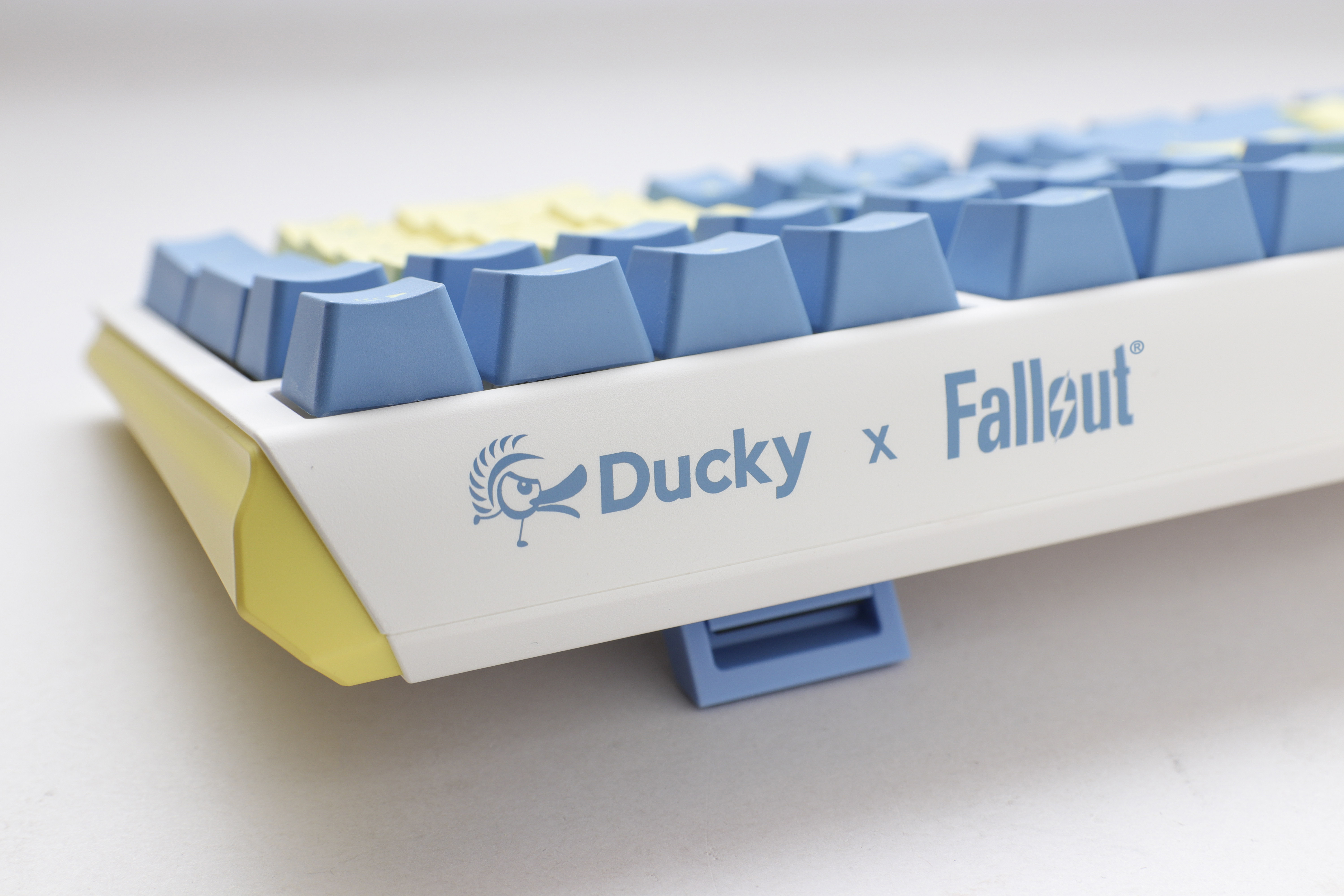 Ducky - Teclado Ducky One 3 x Fallout Vault-Tec Limited Edition MX-Speed Silver + Tapete (US)