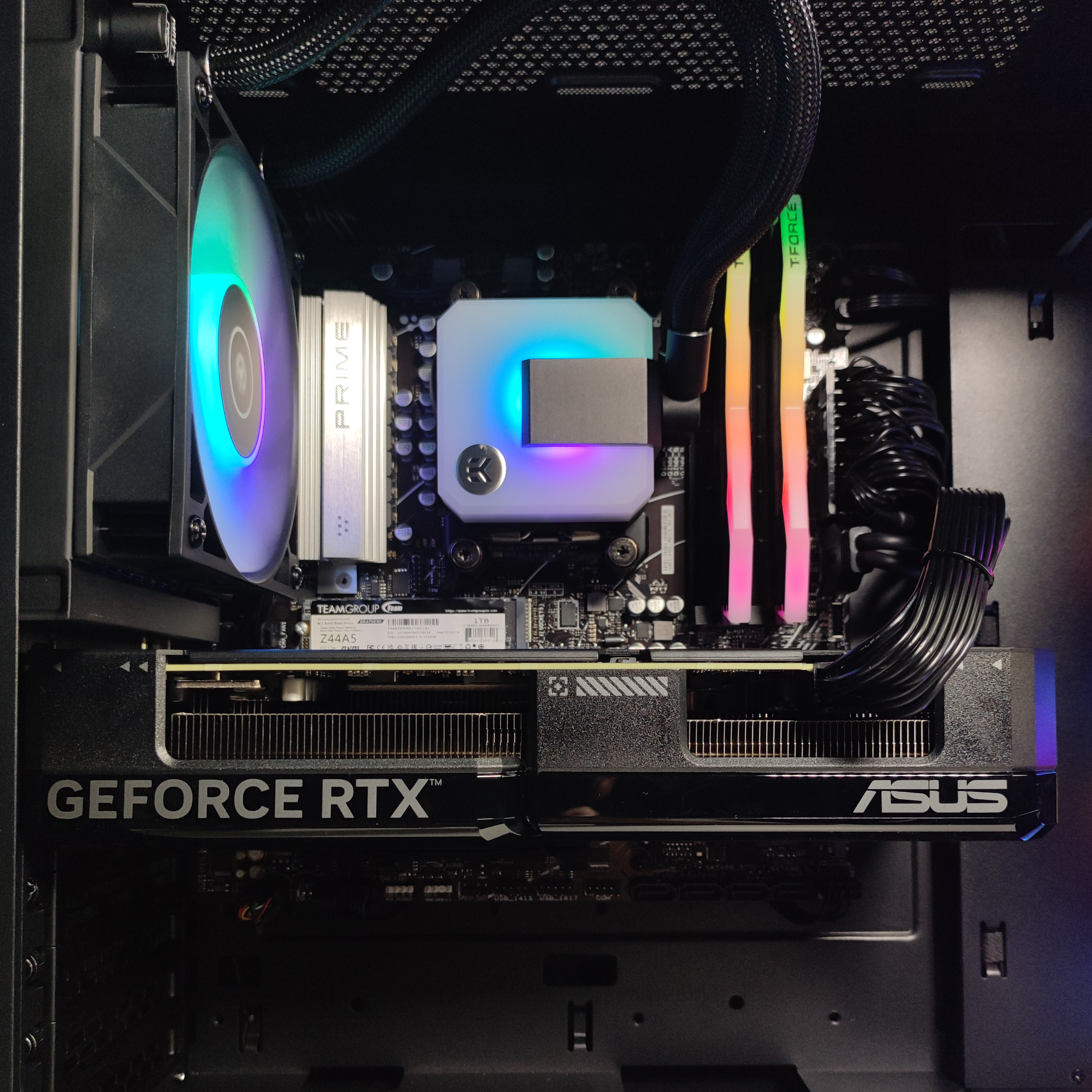 King Mod Systems - Computador King Mod Gamer-PC ASUS R5 7600X 32GB DDR5 1TB RTX 4070 WiFi W11