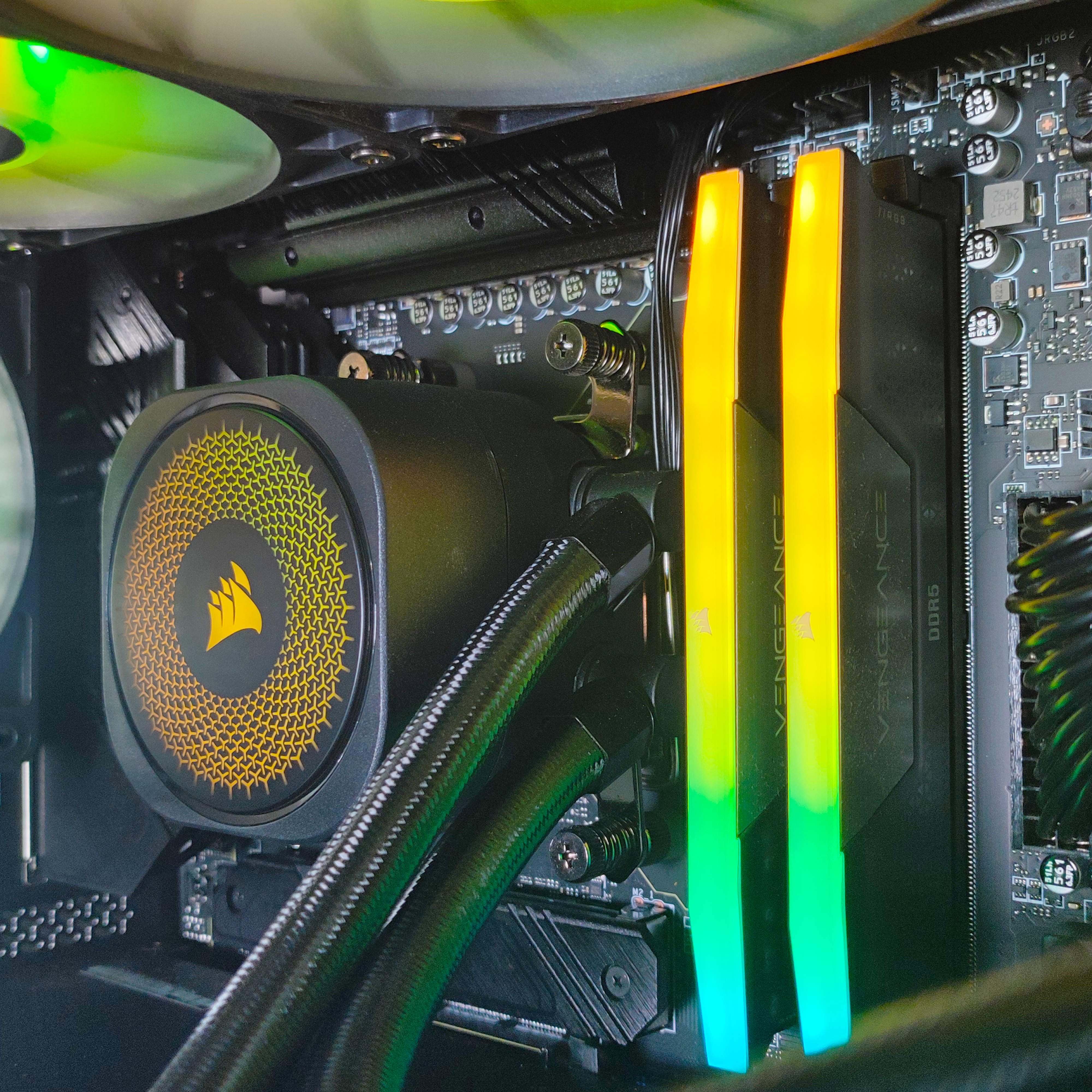 King Mod Systems - Computador King Mod Gamer-PC x iCUE Ryzen 7 9700X 32GB DDR5 1TB RTX 5070 WiFi W11
