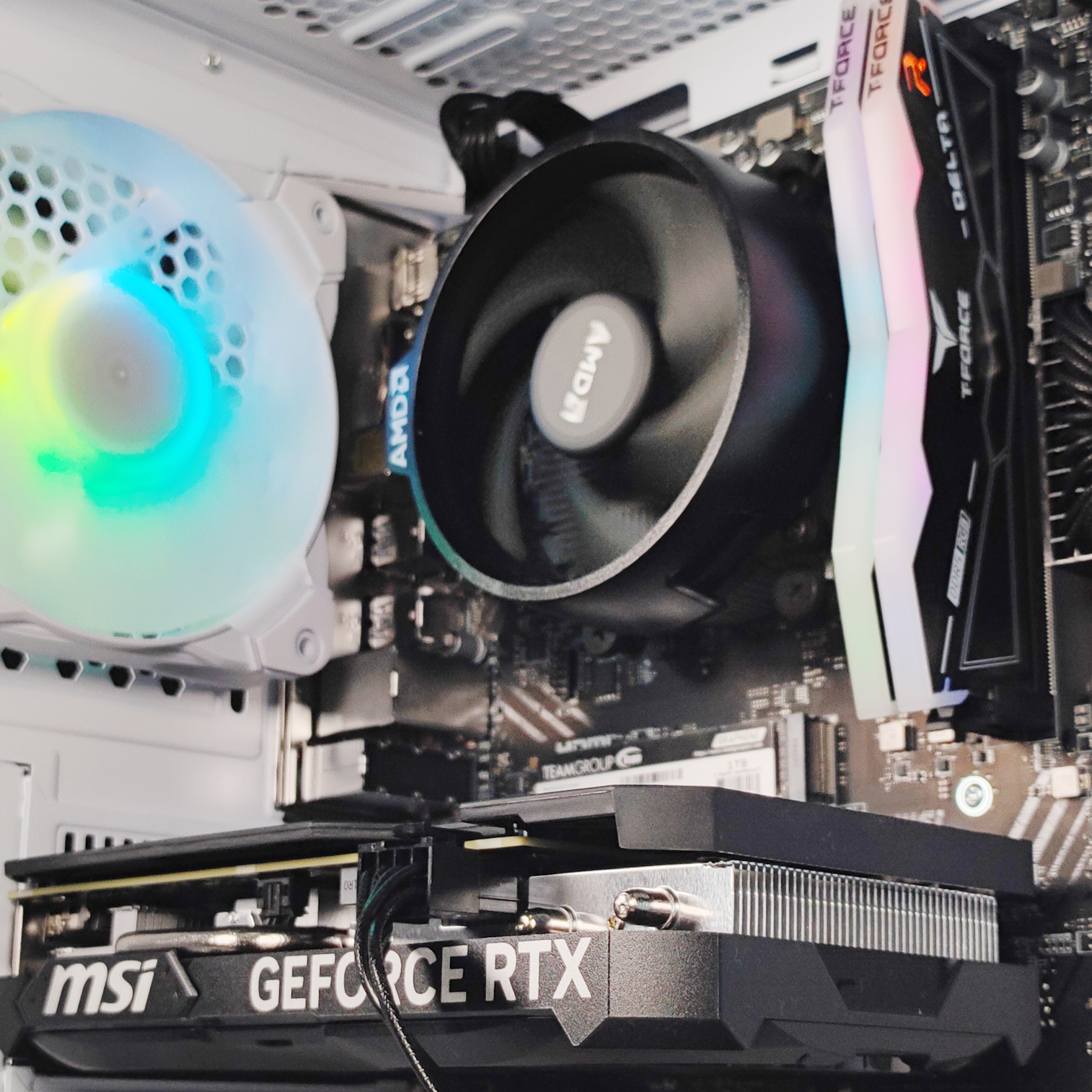 King Mod Systems - Computador King Mod Gamer-PC Ryzen 5 7500F 32GB DDR5 1TB RTX 4060 Ti W11