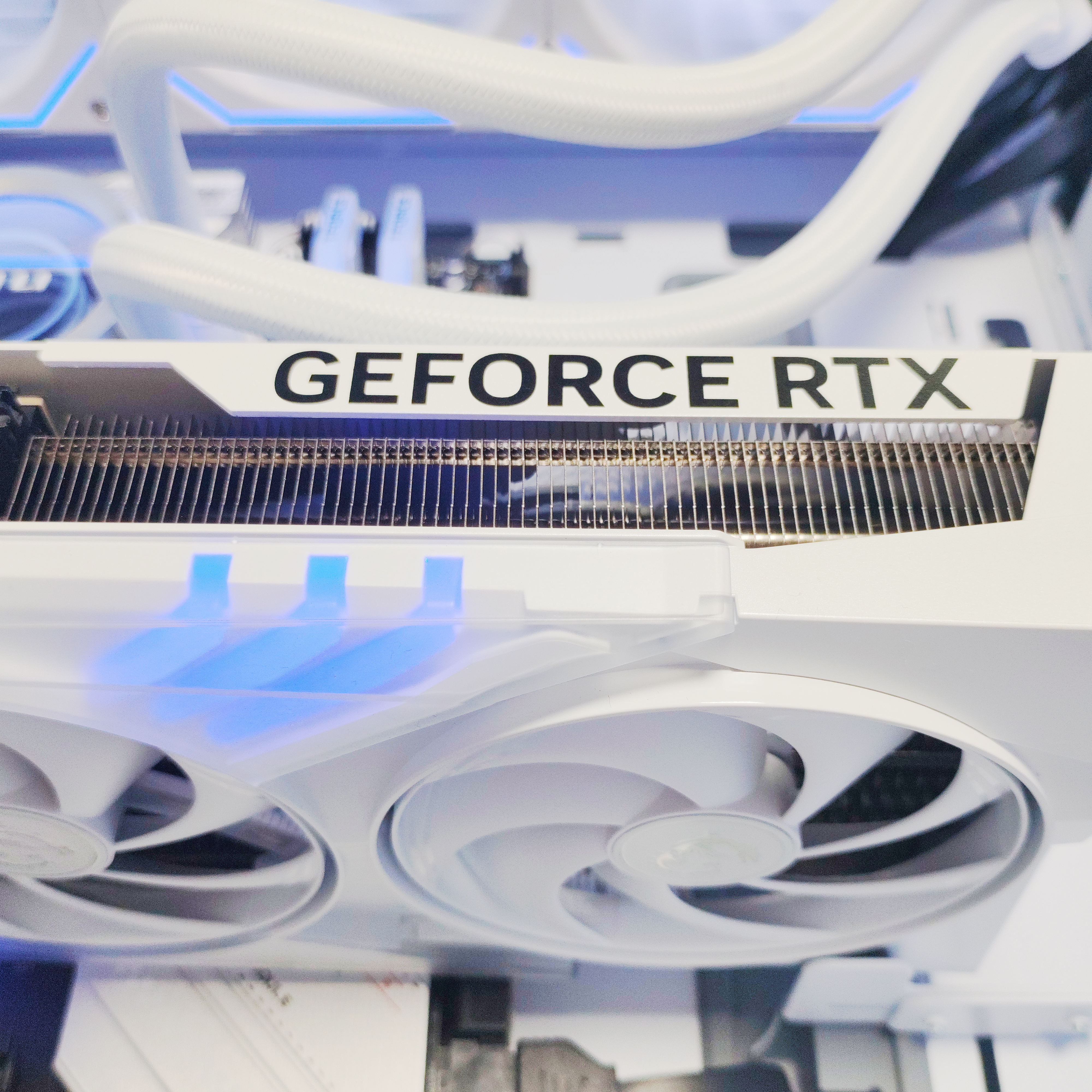 King Mod Systems - Computador King Mod Gamer-PC Ryzen 7 9800X3D 32GB DDR5 2TB RTX 5070 Ti WiFi W11