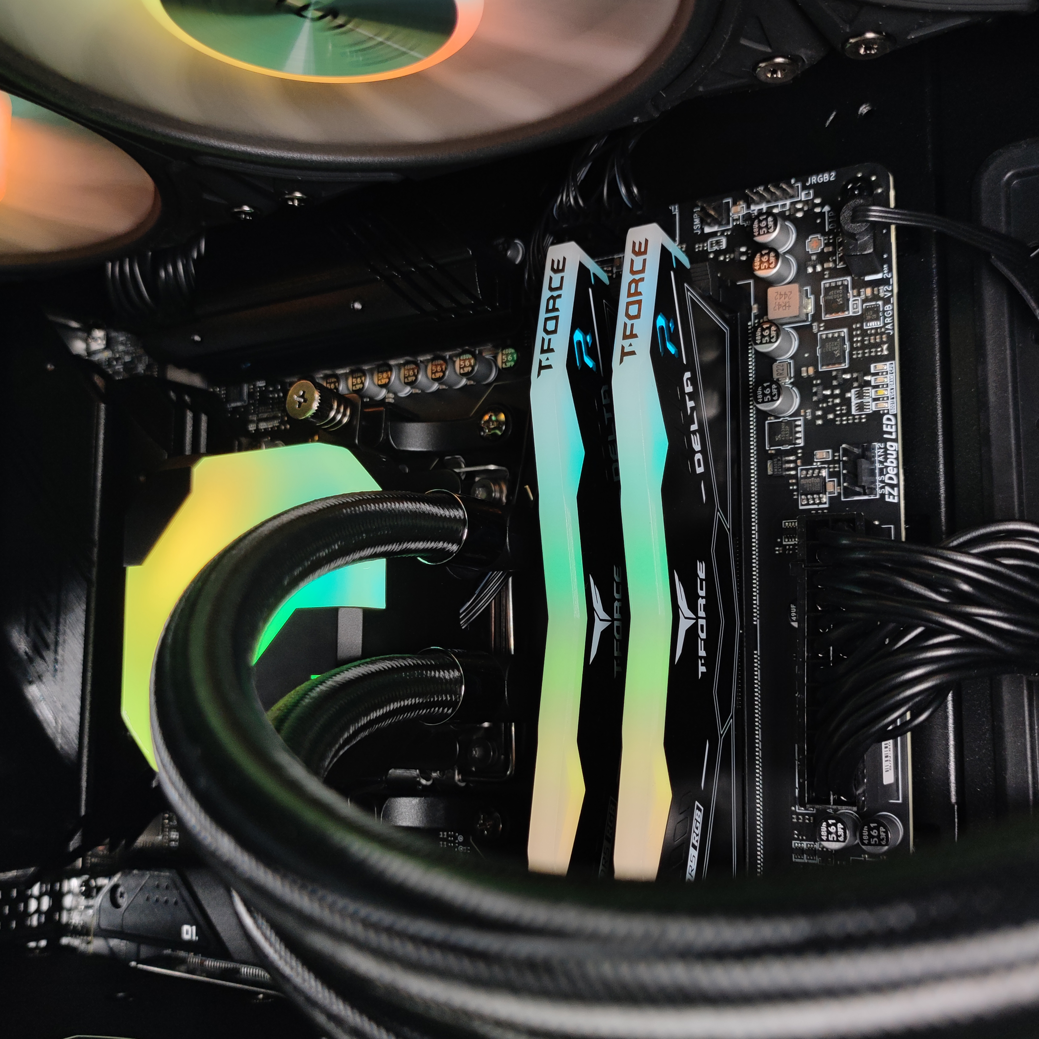 King Mod Systems - Computador King Mod Gamer-PC Ryzen 7 9800X3D 32GB DDR5 2TB RTX 5090 WiFi W11