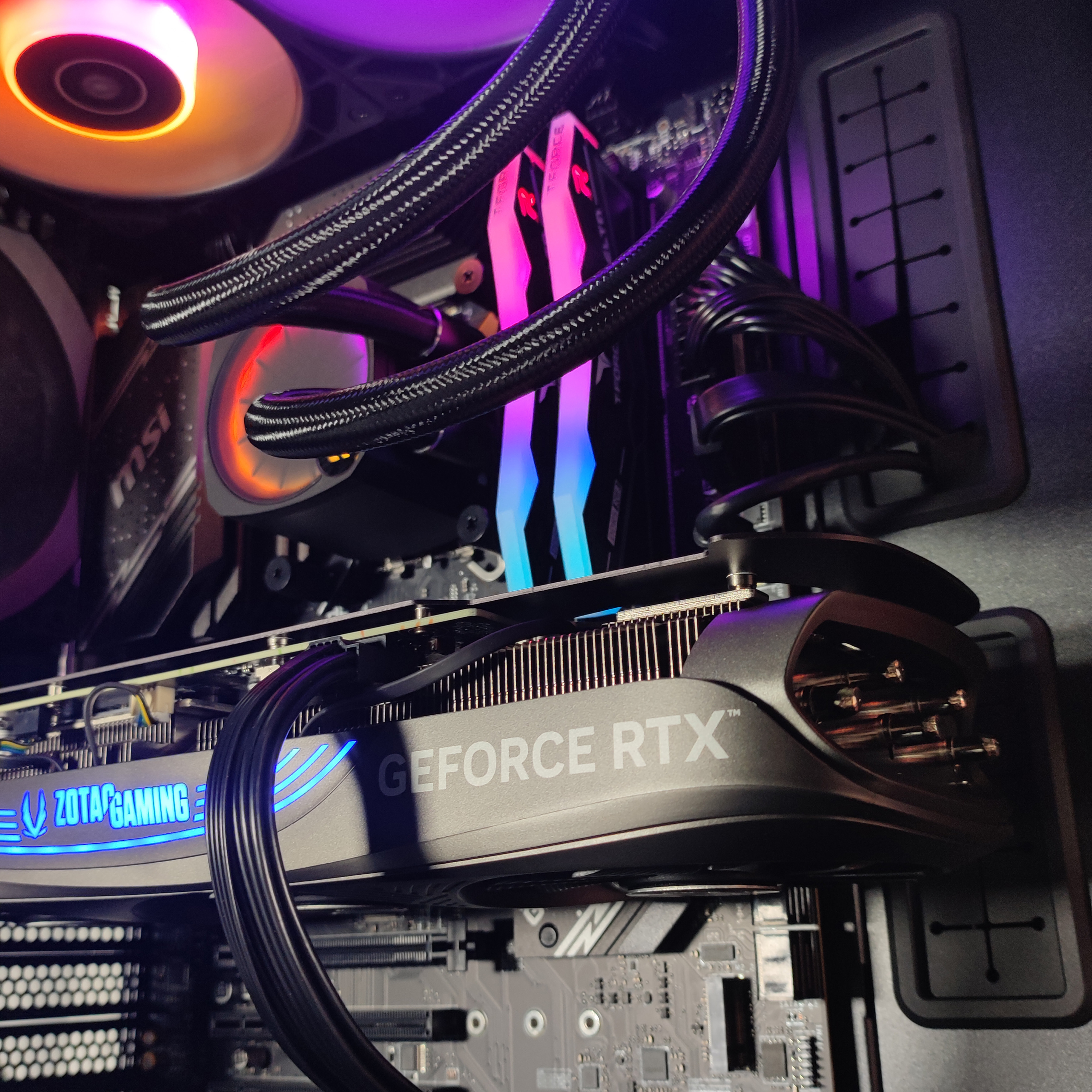 King Mod Systems - Computador King Mod Limited-PC Intel i5 14600KF 32GB DDR5 1TB RTX 4070 SUPER WiFi W11