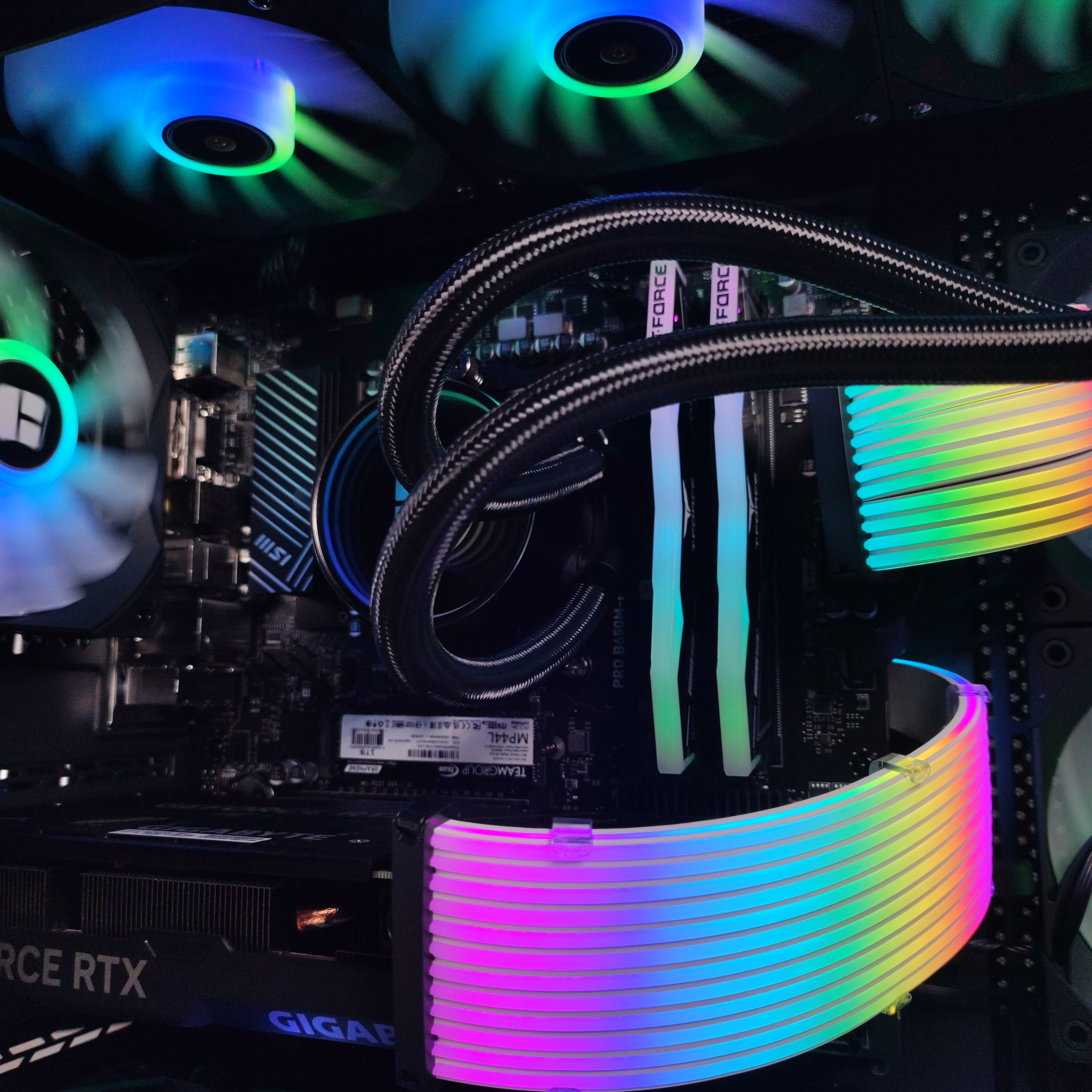 King Mod Systems - Computador King Mod Limited-PC Ryzen 7 7700X 32GB DDR5 1TB RTX 4060 Ti 16GB WiFi W11