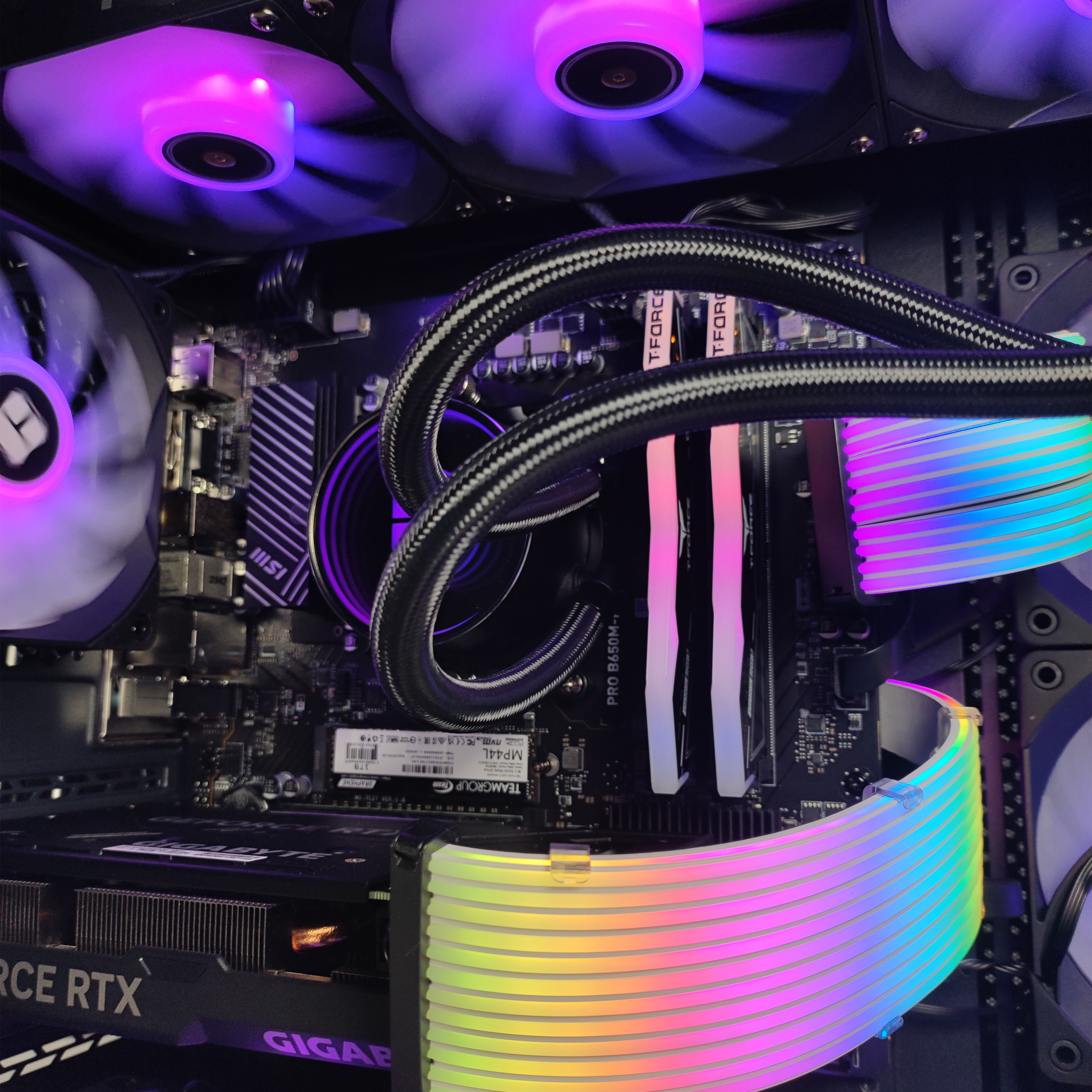 King Mod Systems - Computador King Mod Limited-PC Ryzen 7 7700X 32GB DDR5 1TB RTX 4060 Ti 16GB WiFi W11