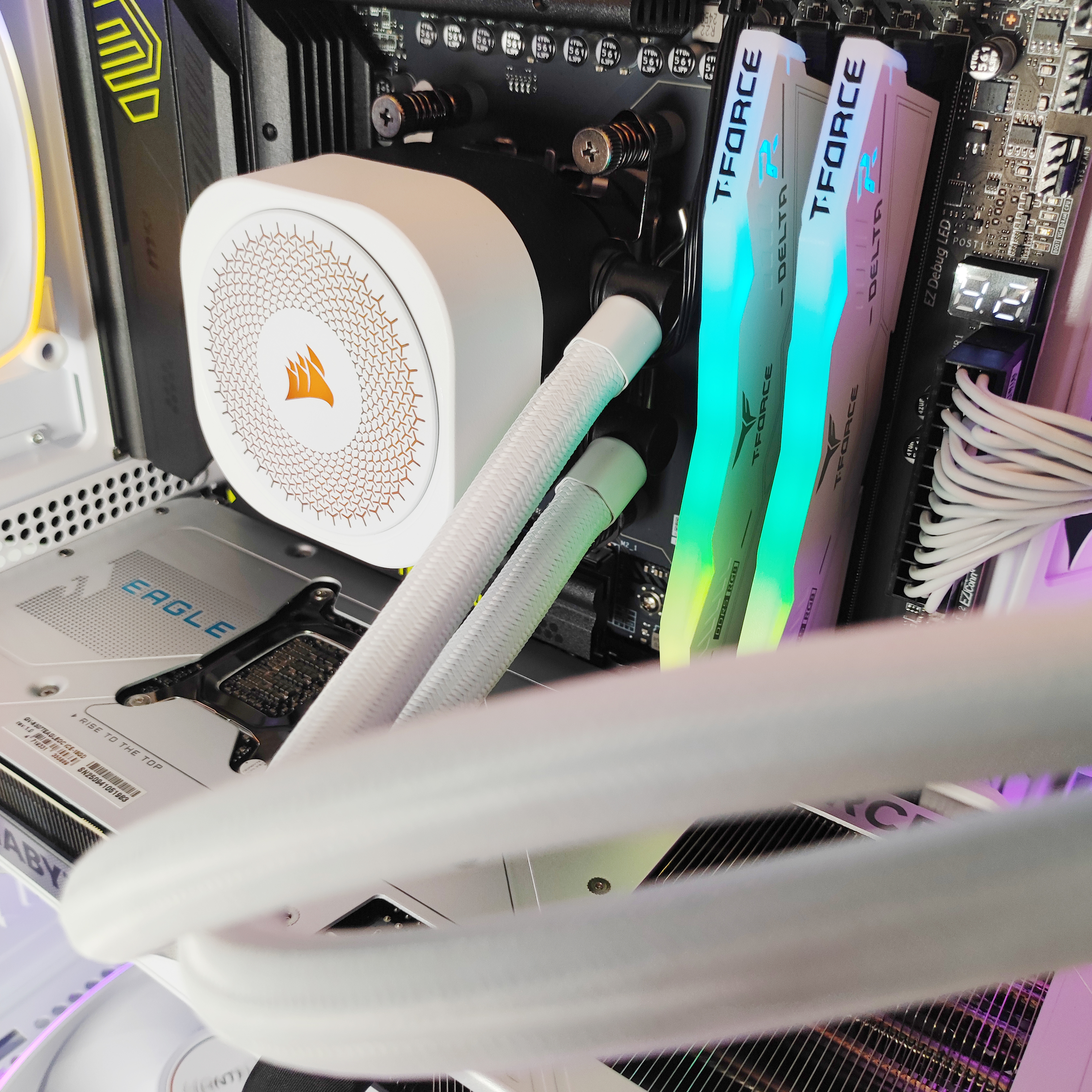 King Mod Systems - Computador King Mod Limited-PC Ryzen 7 9800X3D 32GB DDR5 1TB RTX 5070 Ti WiFi W11