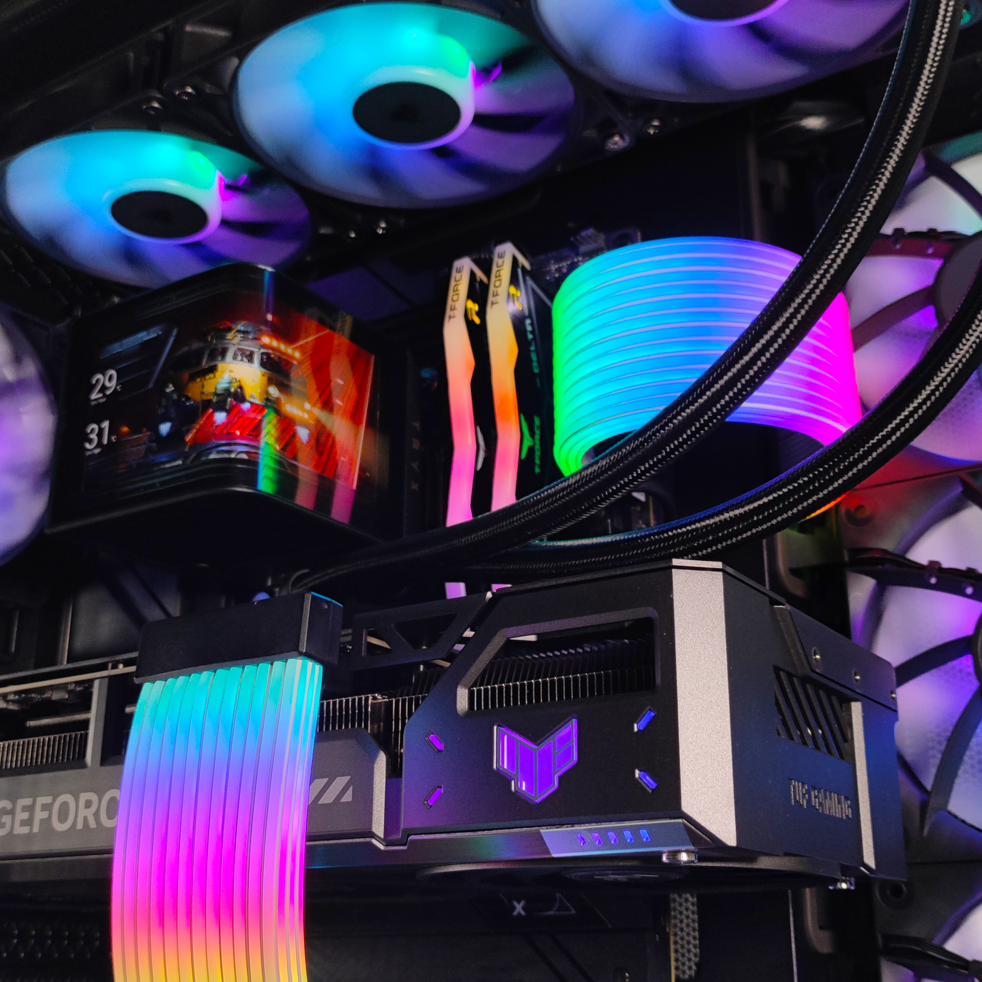 King Mod Systems - Computador King Mod Limited-PC Ryzen 7 9700X 32GB DDR5 1TB RTX 5070 Ti WiFi W11