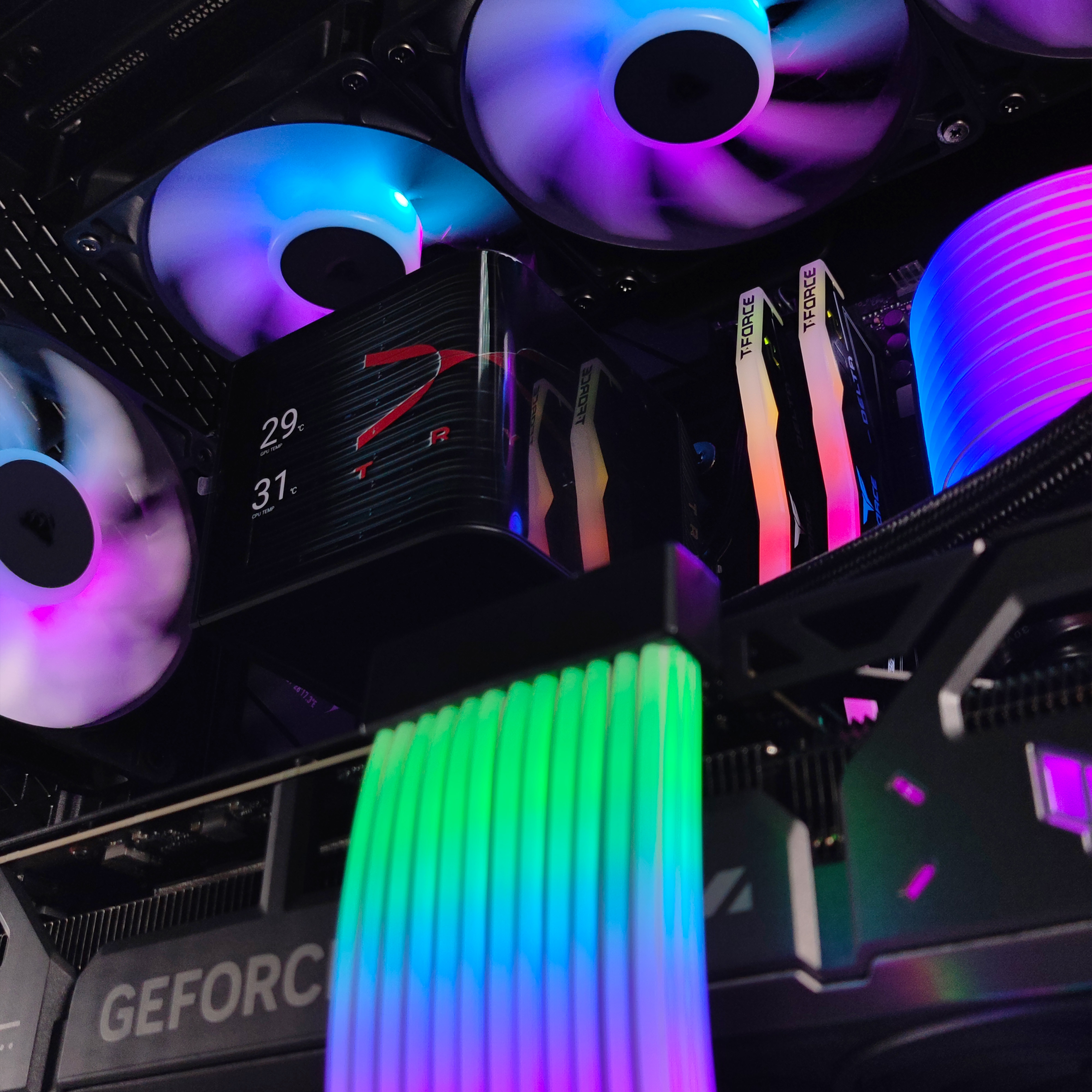 King Mod Systems - Computador King Mod Limited-PC Ryzen 7 9700X 32GB DDR5 1TB RTX 5070 Ti WiFi W11