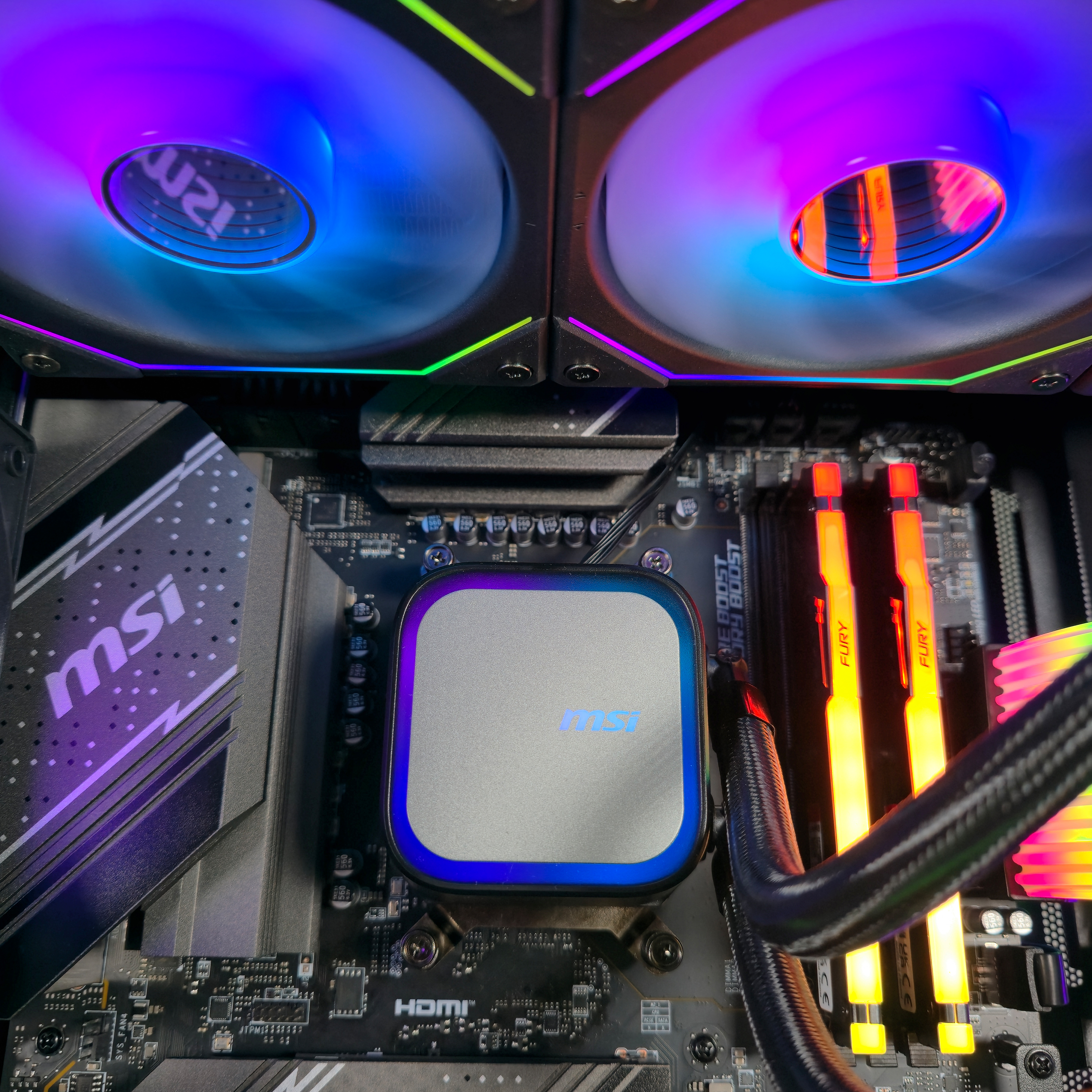 King Mod Systems - Computador King Mod Limited-PC Ryzen 7 9800X3D 64GB DDR5 2TB RX 9070 XT WiFi W11