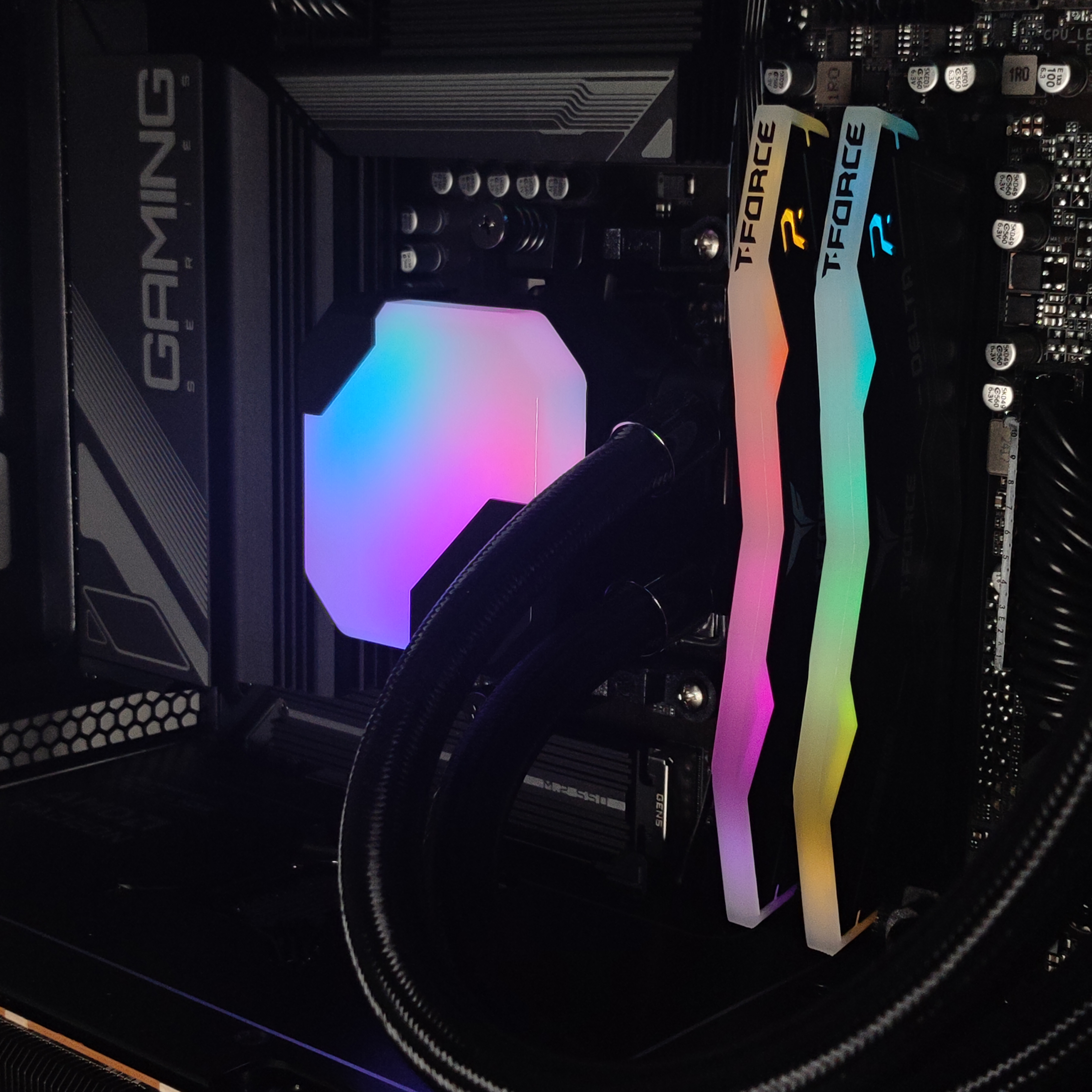 King Mod Systems - Computador King Mod Limited-PC Ryzen 9 9900X 32GB DDR5 1TB RX 9070 XT WiFi W11