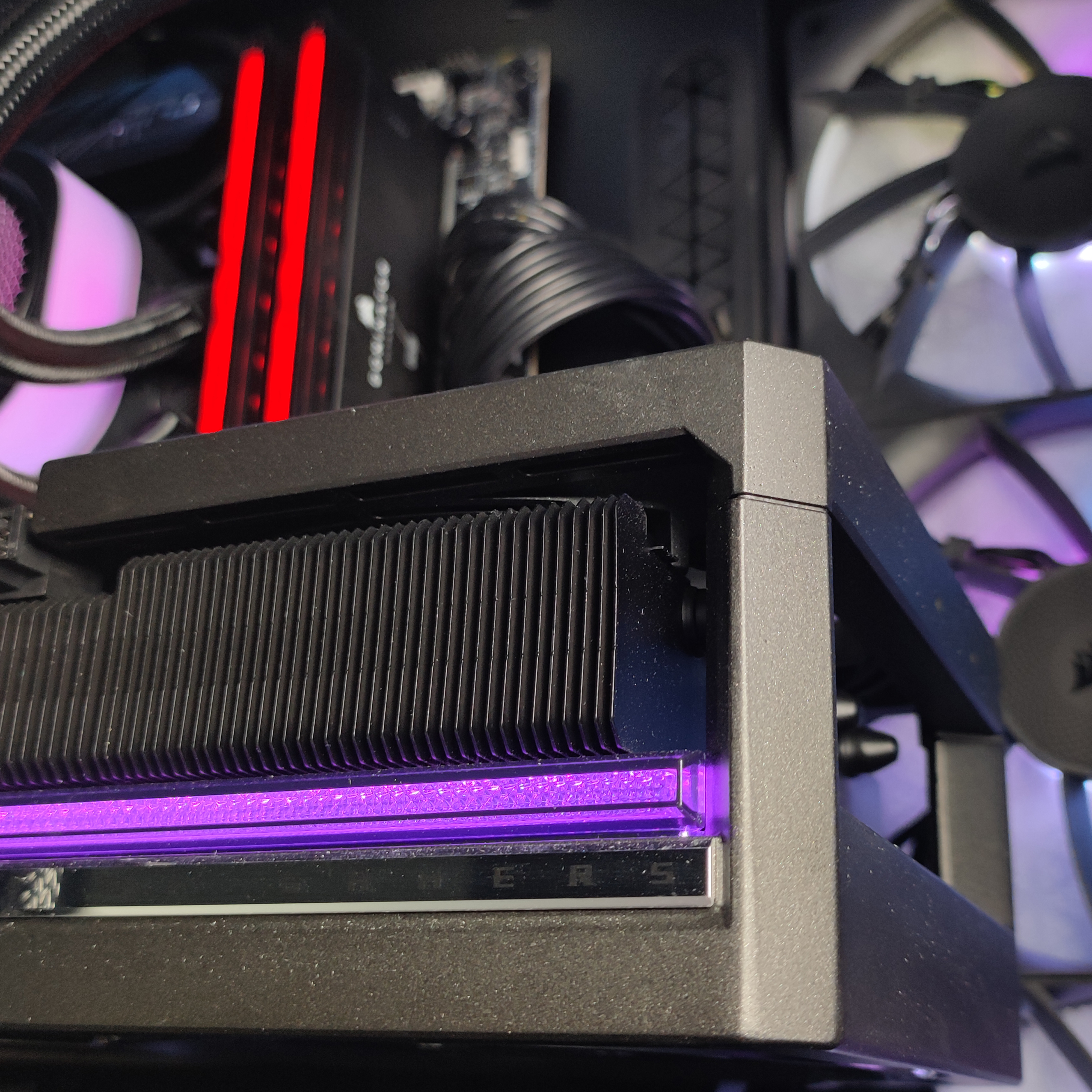 King Mod Systems - Computador King Mod Limited-PC Ryzen 9 9950X3D 64GB DDR5 2TB RTX 5080 WiFi W11