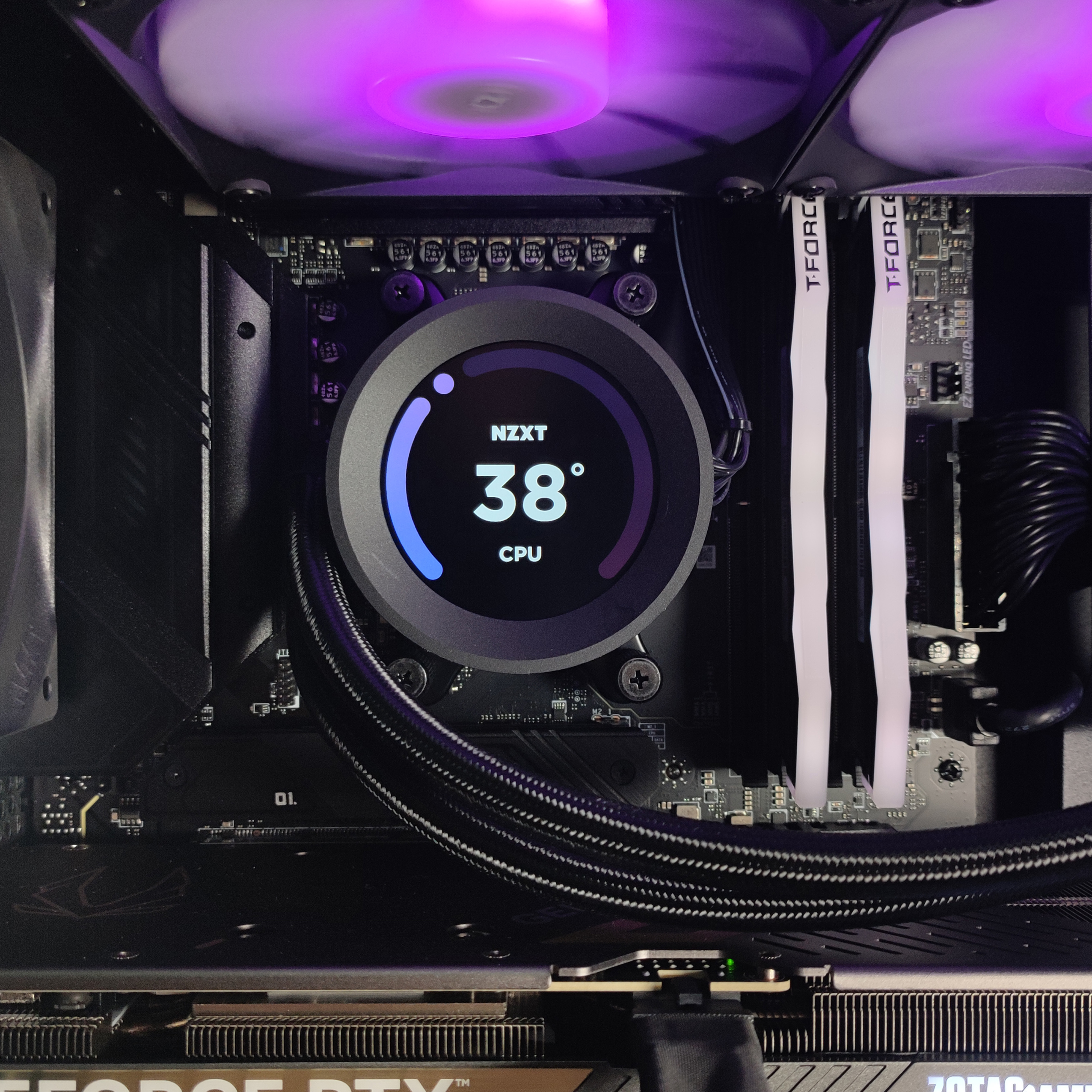 King Mod Systems - Computador King Mod Gamer-PC NZXT Ryzen 5 9600X 32GB DDR5 1TB RTX 5070 WiFi W11