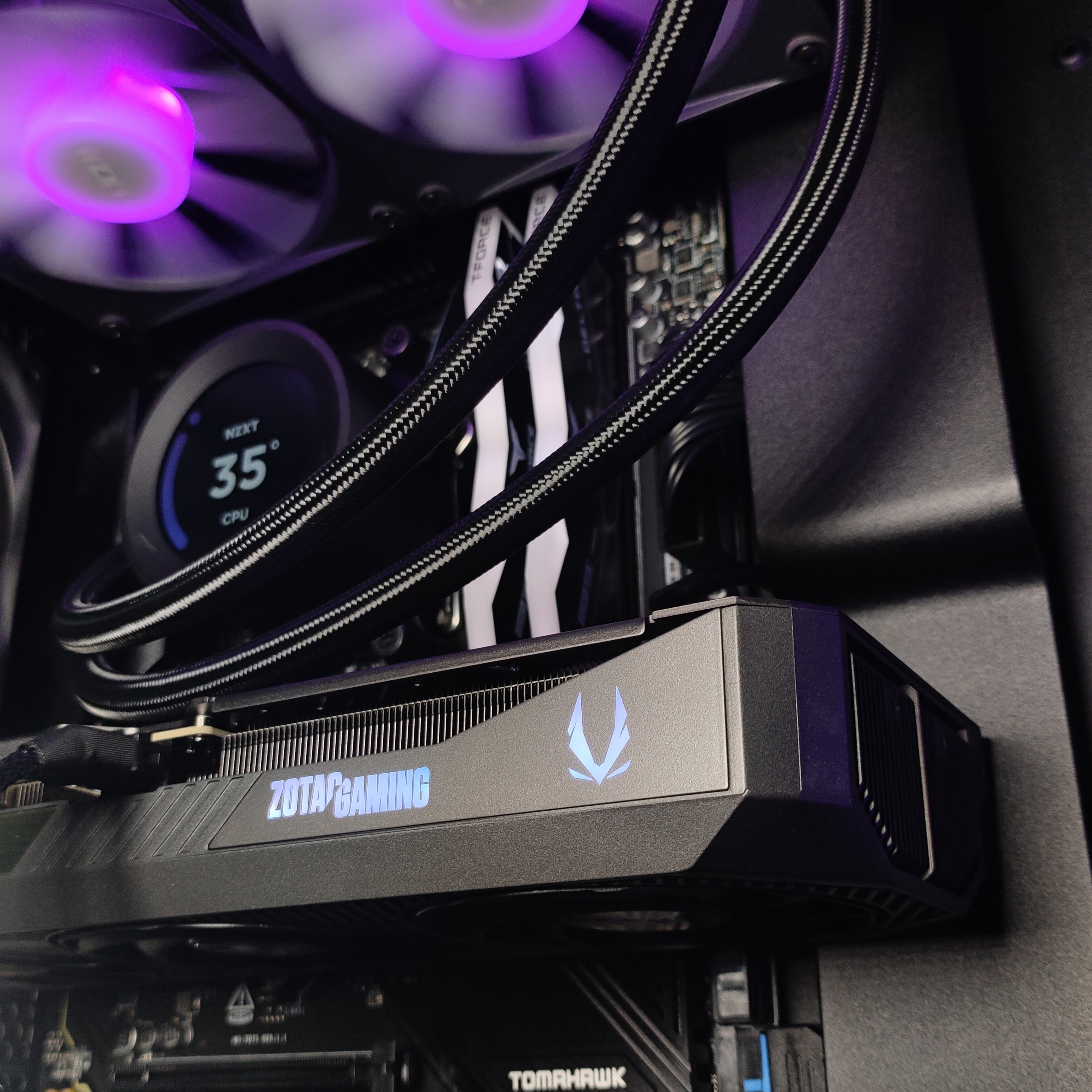 King Mod Systems - Computador King Mod Gamer-PC NZXT Ryzen 5 9600X 32GB DDR5 1TB RTX 5070 WiFi W11
