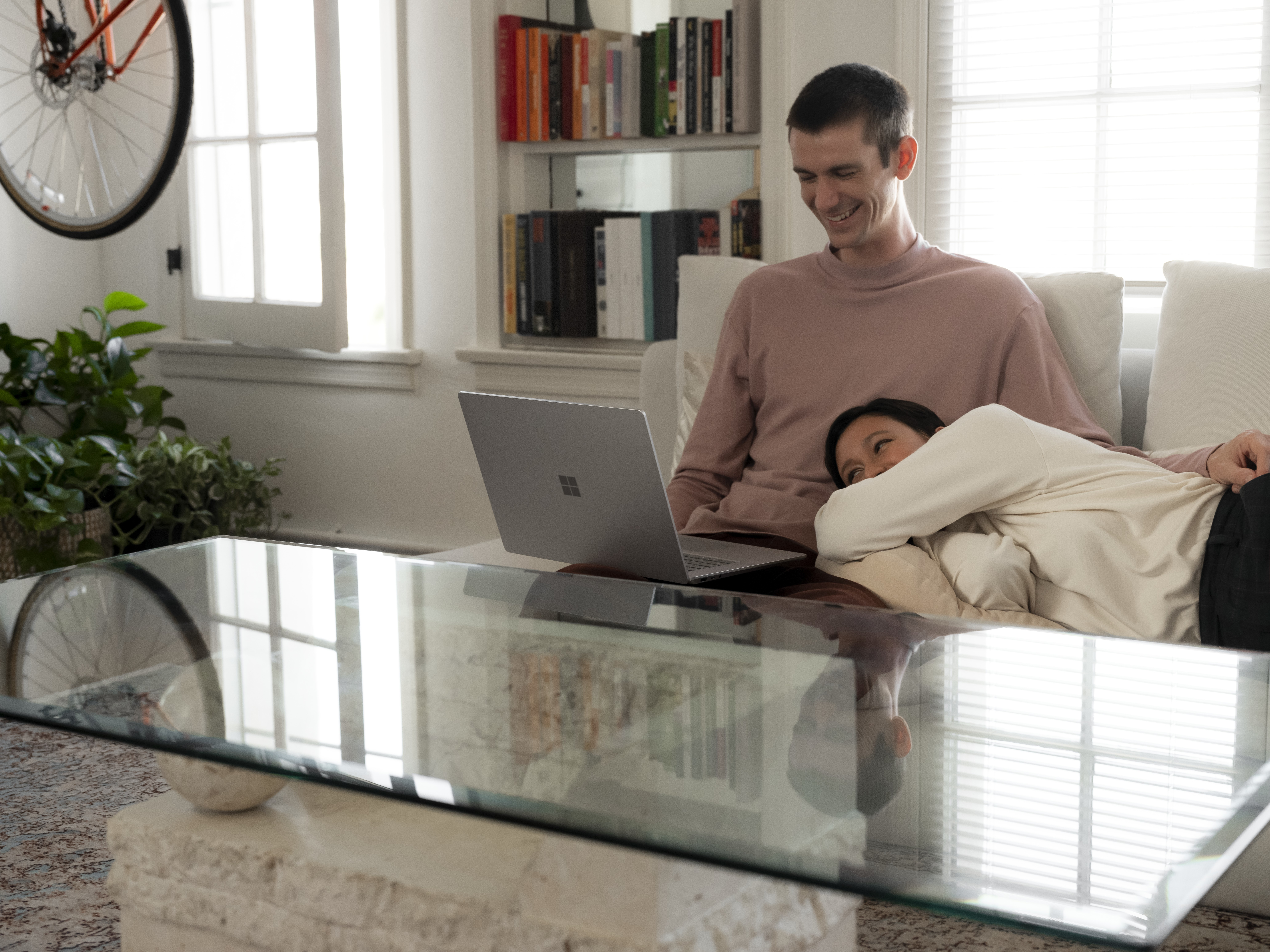  - Microsoft Surface Laptop 3 15" Intel Core i5 1035G7 (4 Cores) 8GB RAM 128GB SSD Win 10 Pro Platina