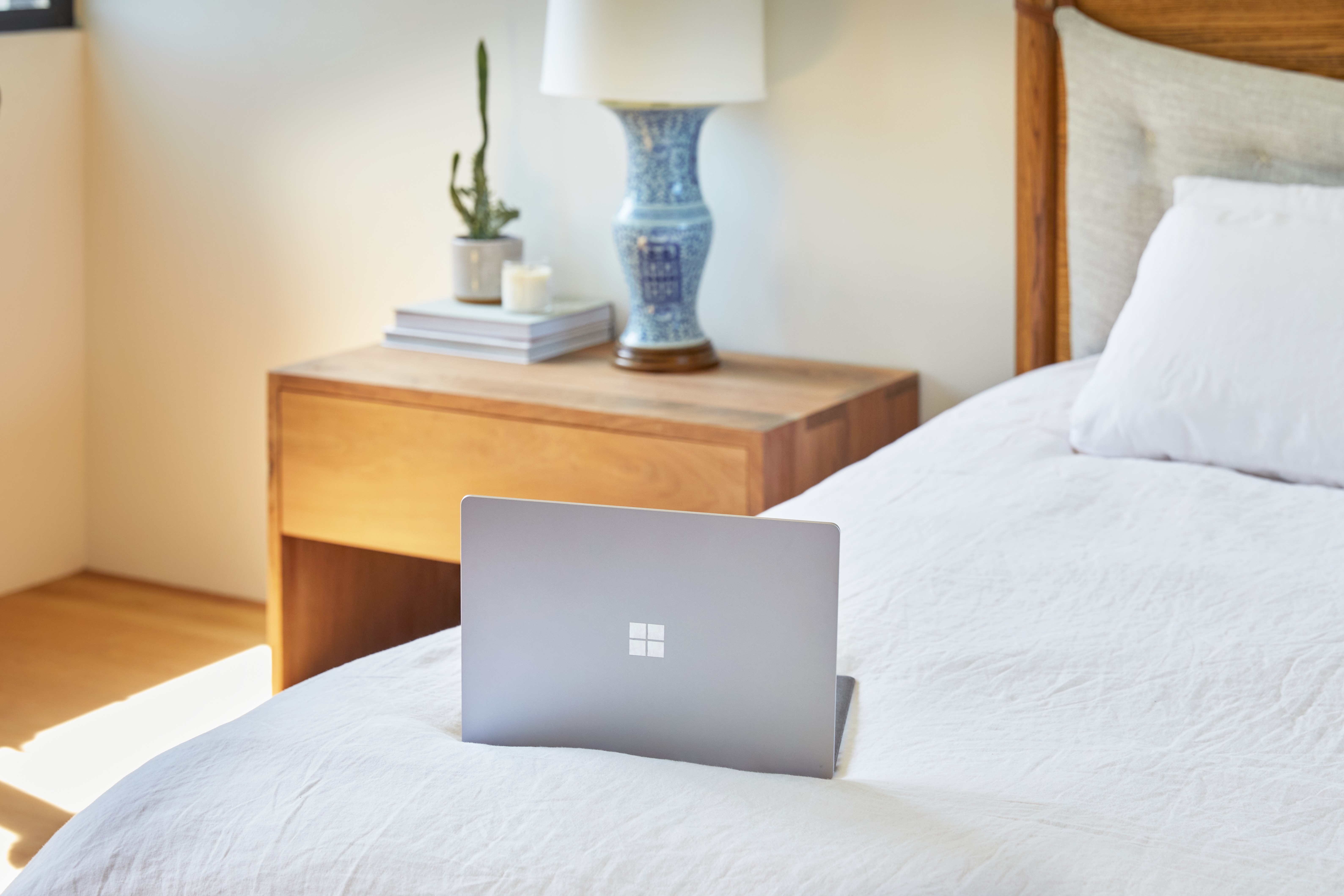  - Microsoft Surface Laptop 3 15" Intel Core i5 1035G7 (4 Cores) 8GB RAM 128GB SSD Win 10 Pro Platina