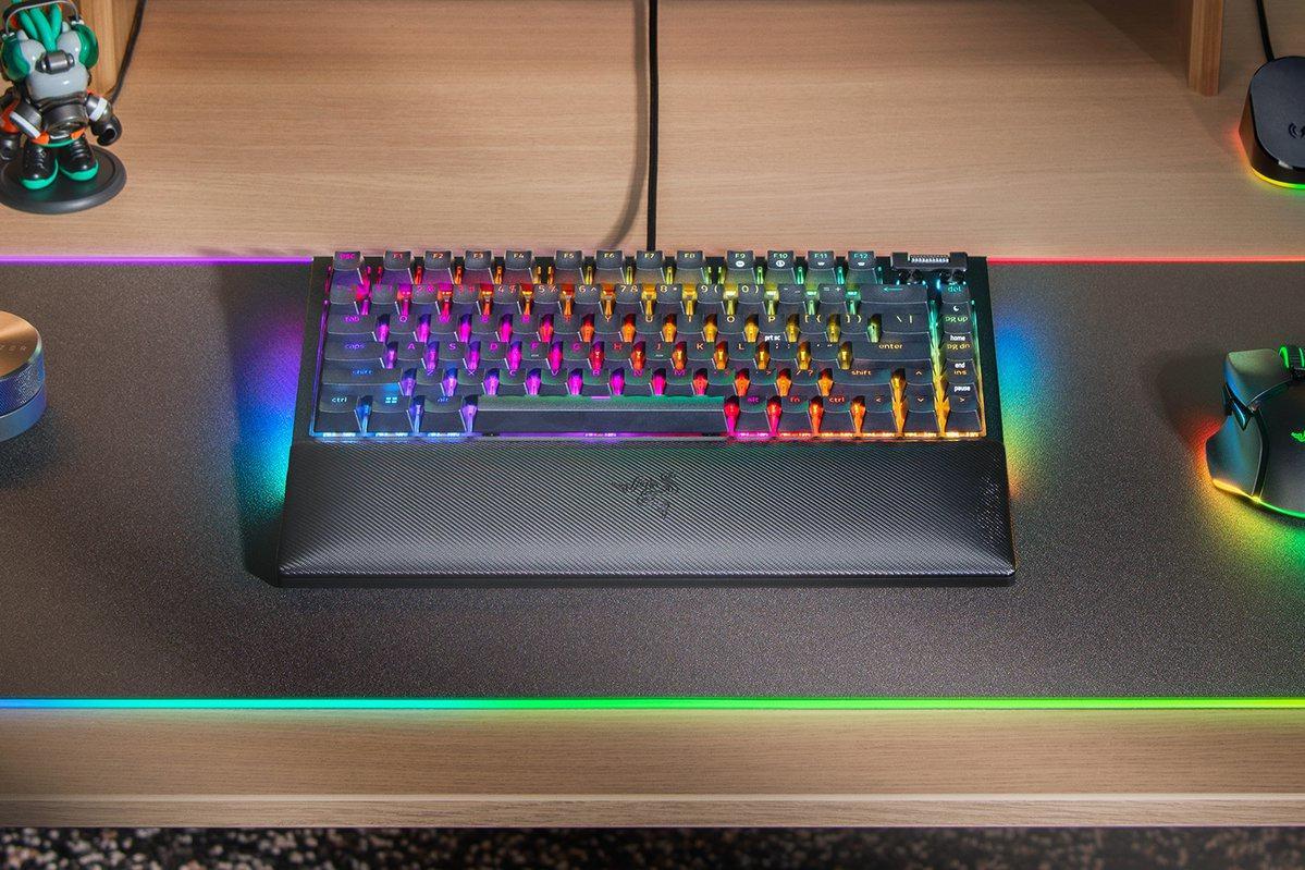 Razer - Teclado Razer BlackWidow V4 75% (ISO) RGB Tactile Switch (US)