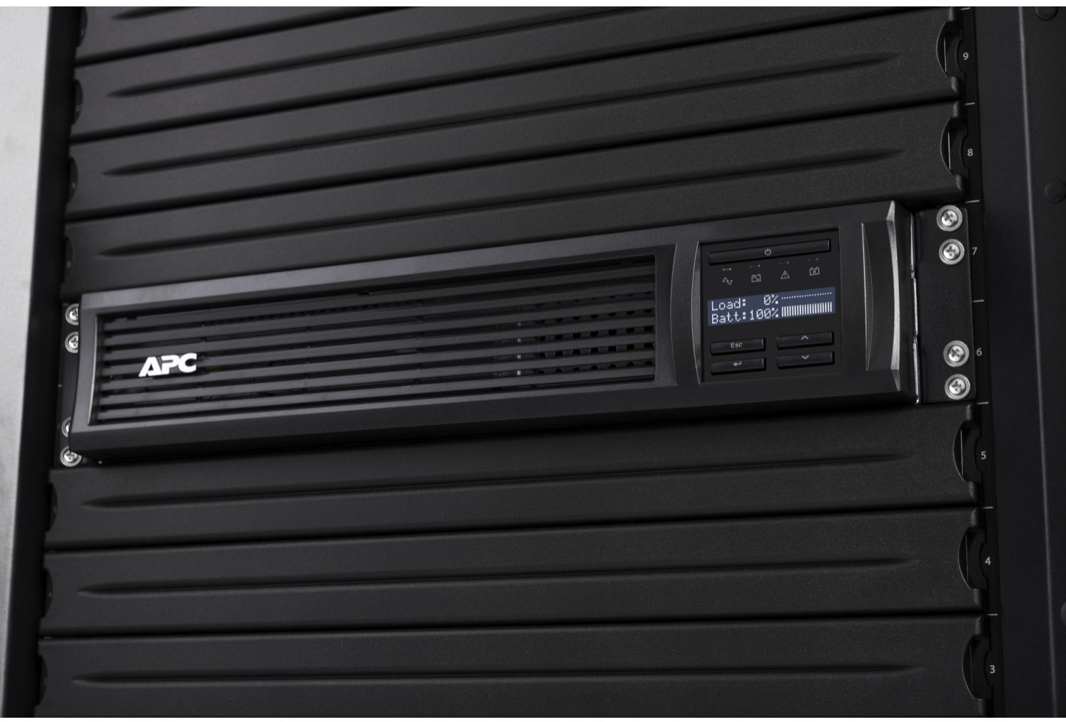APC - UPS APC Smart-UPS 750VA LCD RM 2U 230V com Placa de Rede